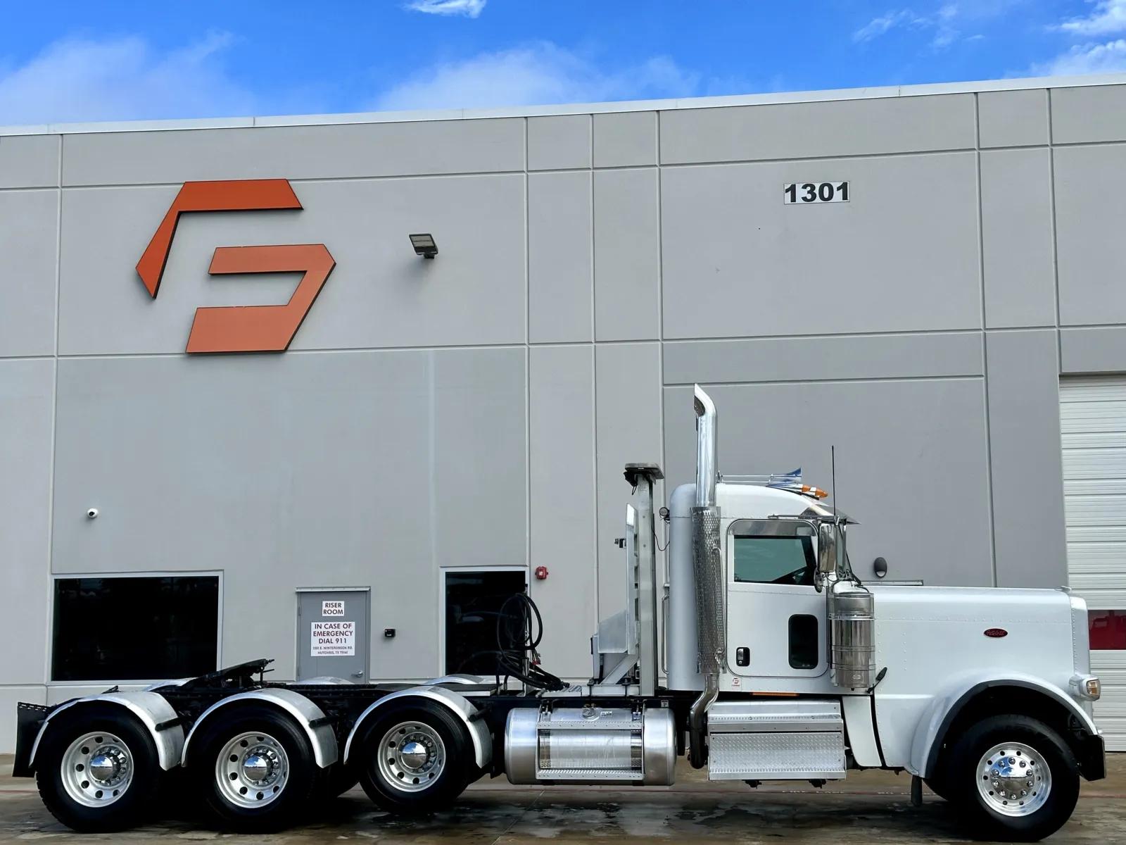 2019 Peterbilt 389 in Hutchins, TX — photo 3