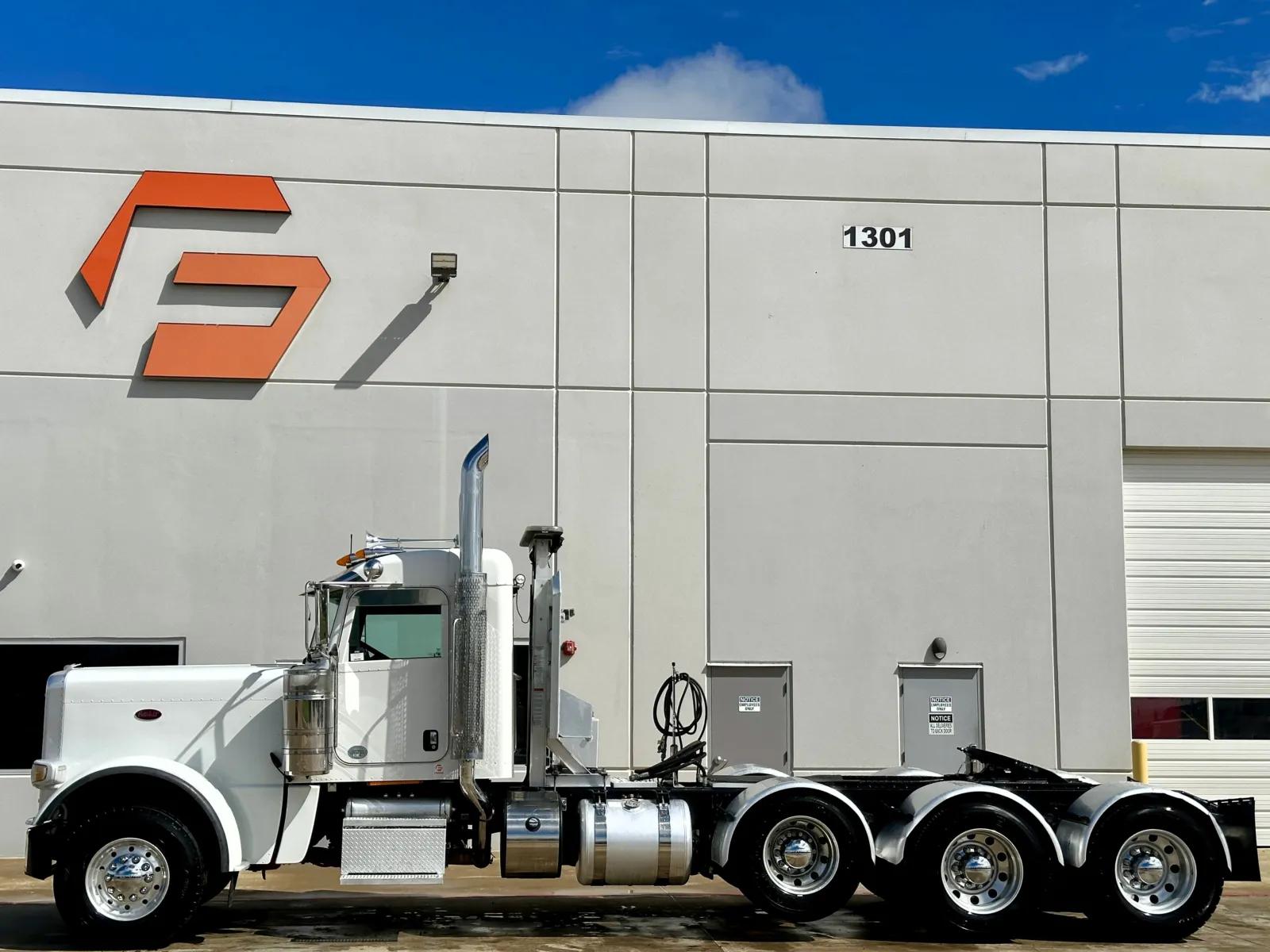 2019 Peterbilt 389 in Hutchins, TX — photo 4