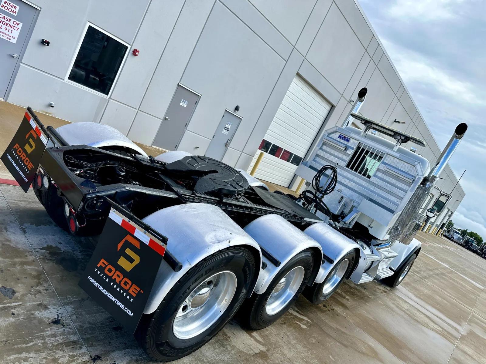 2019 Peterbilt 389 in Hutchins, TX — photo 11