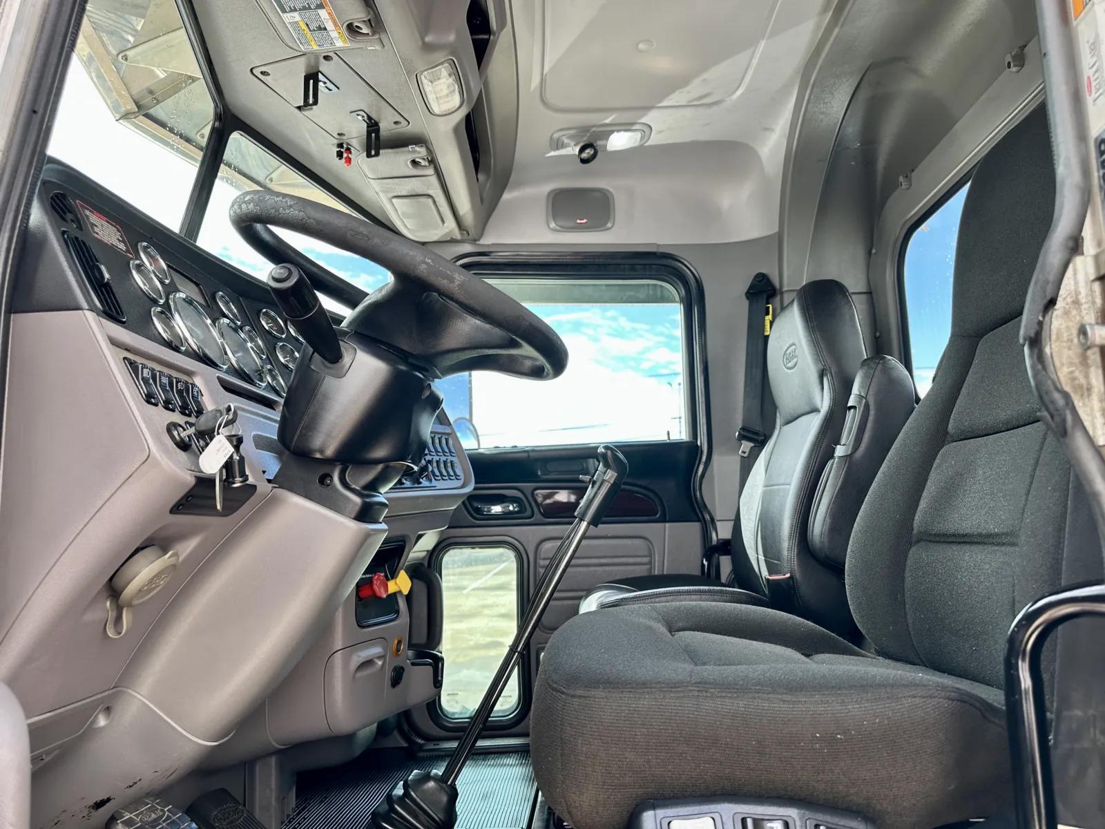 2019 Peterbilt 389 in Hutchins, TX — photo 14