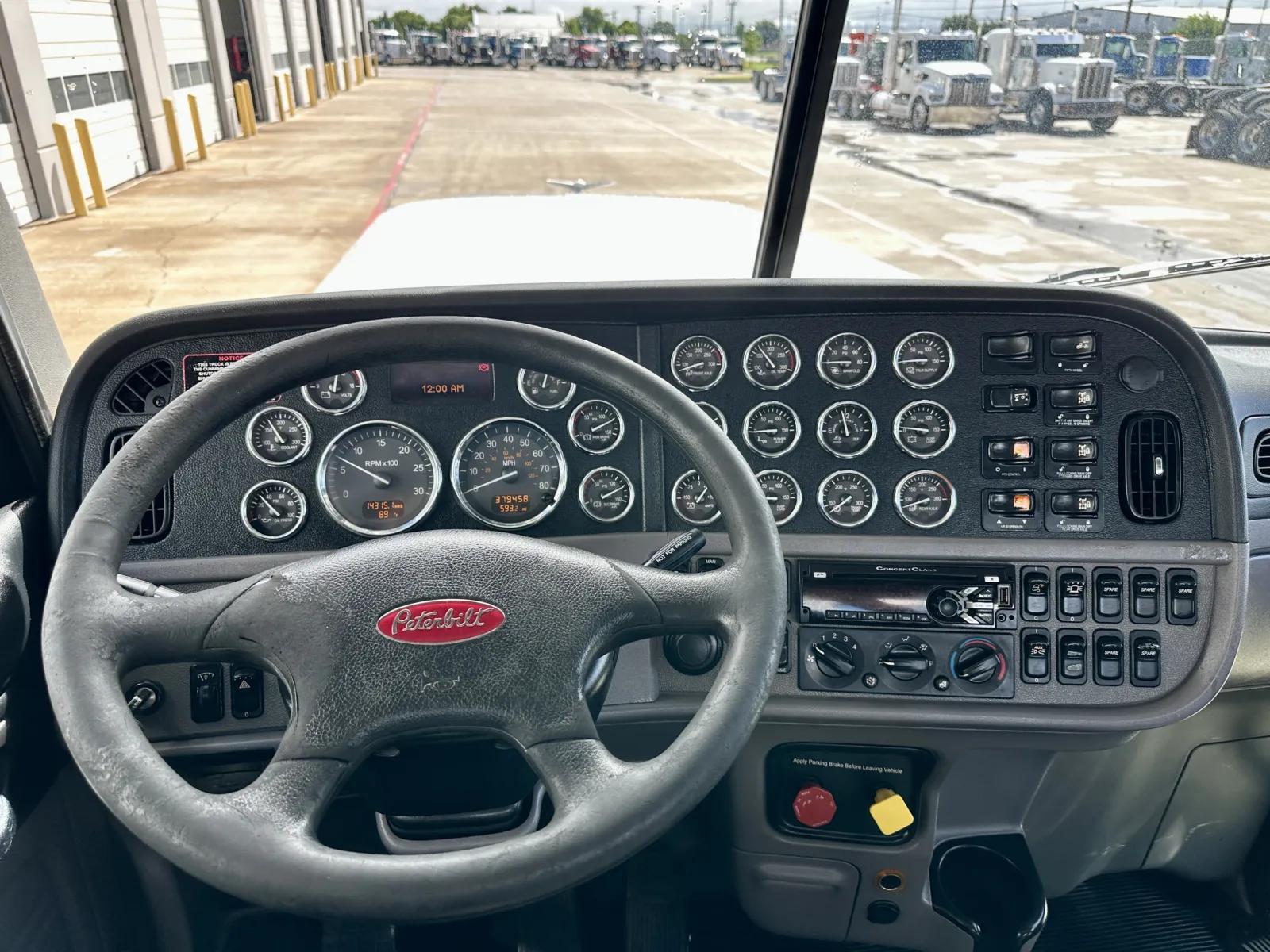 2019 Peterbilt 389 in Hutchins, TX — photo 16