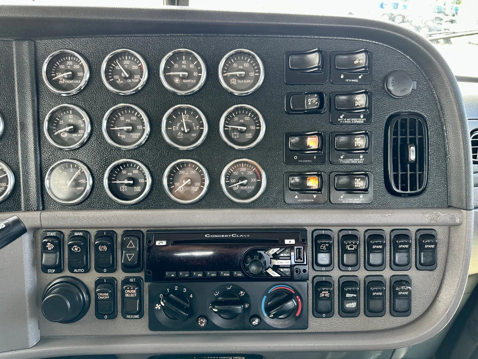 2019 Peterbilt 389 in Hutchins, TX — photo 18