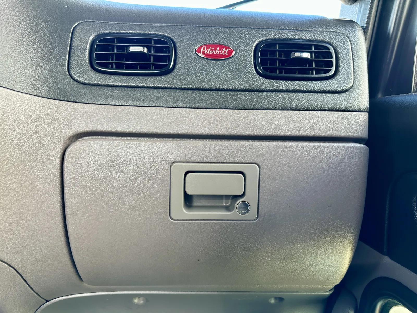 2019 Peterbilt 389 in Hutchins, TX — photo 19