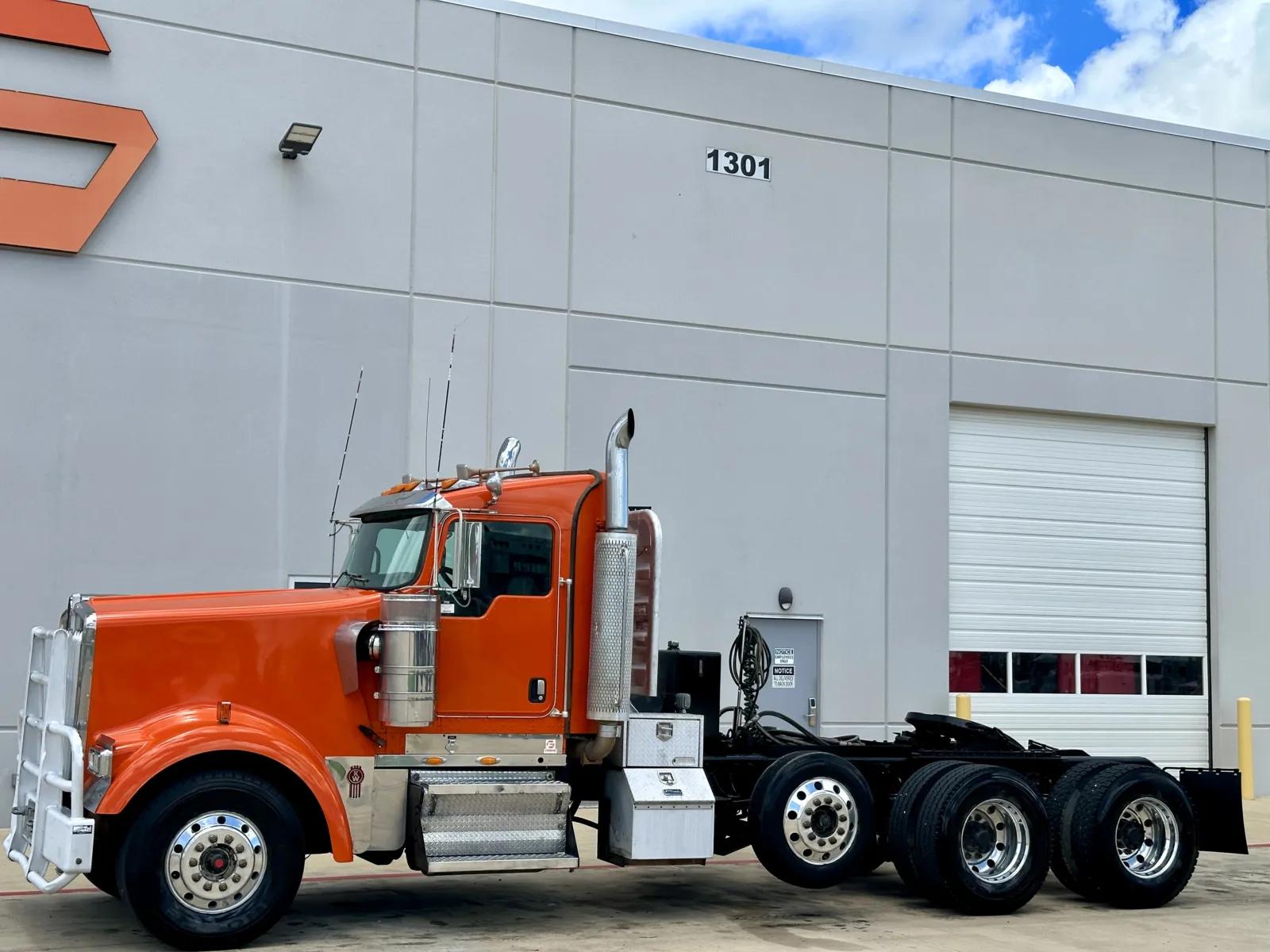 2007 Kenworth W900 in Hutchins, TX — photo 2
