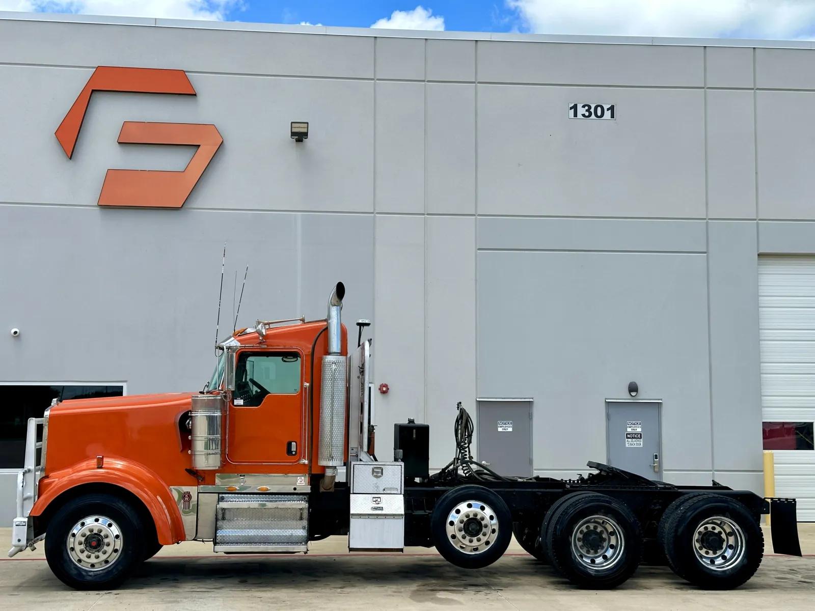 2007 Kenworth W900 in Hutchins, TX — photo 4