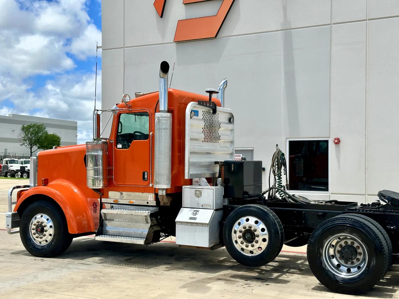 2007 Kenworth W900 in Hutchins, TX — photo 8