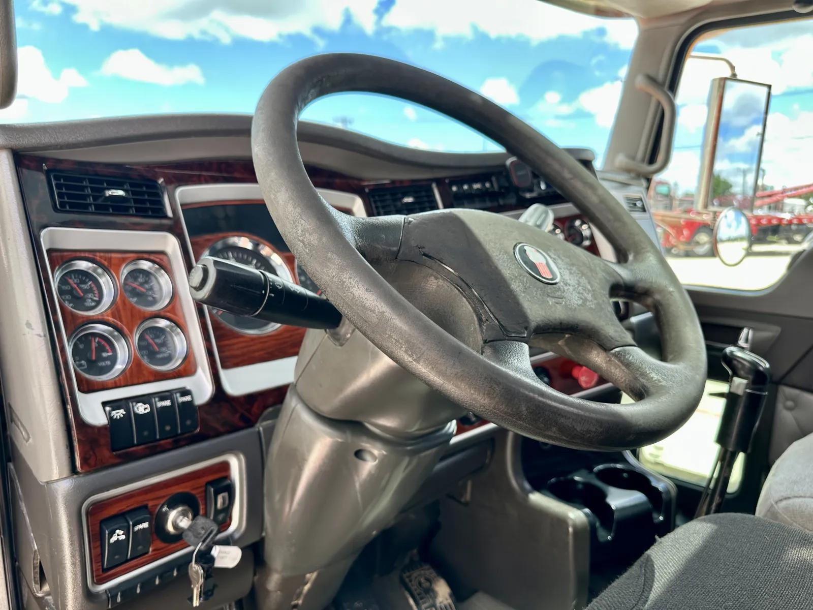 2007 Kenworth W900 in Hutchins, TX — photo 15