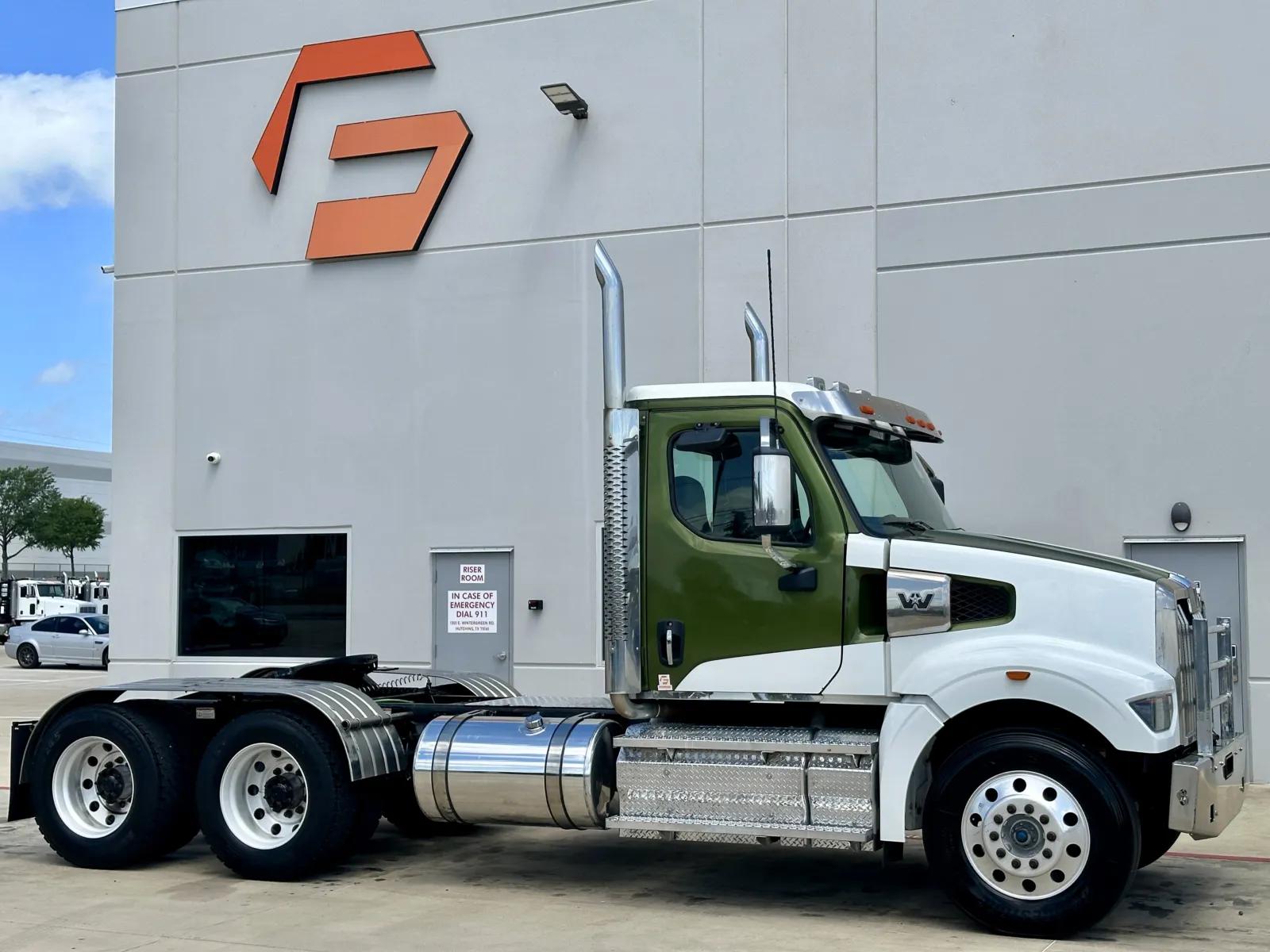 2023 Western Star 4900 in Hutchins, TX