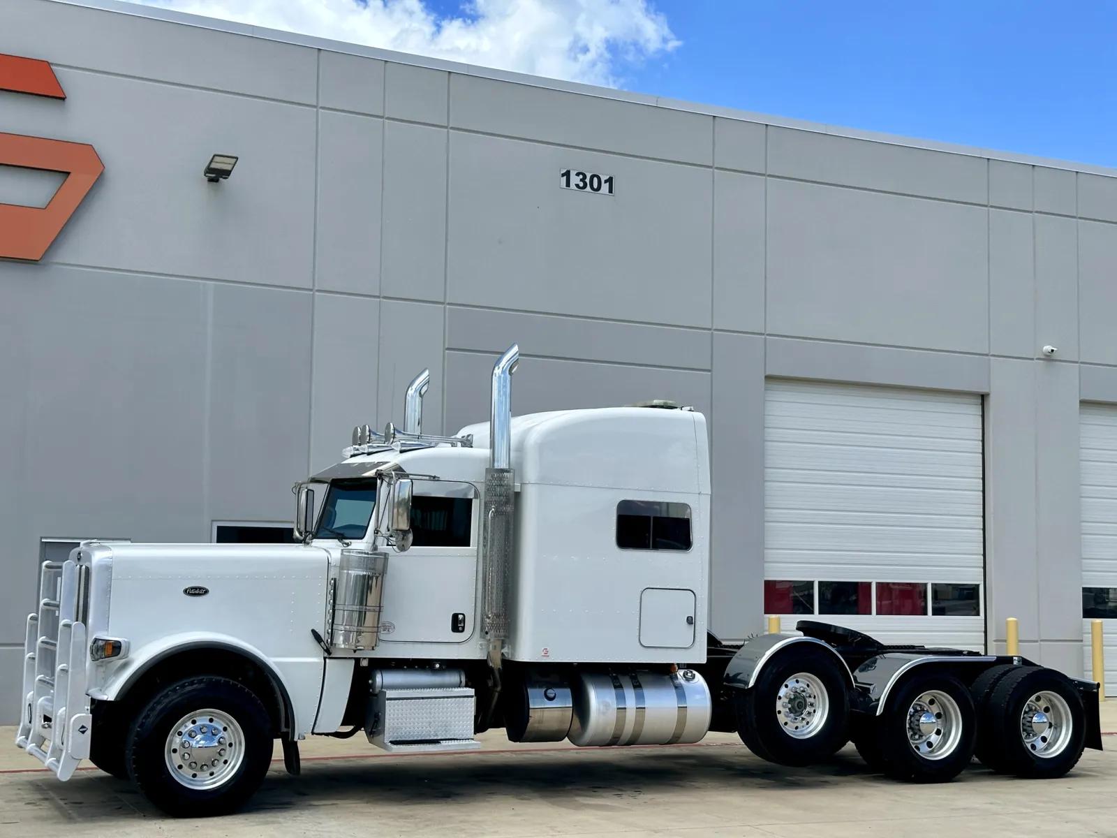 2019 Peterbilt 389 in Hutchins, TX — photo 2