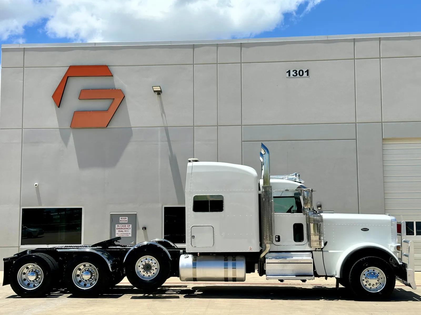 2019 Peterbilt 389 in Hutchins, TX — photo 3
