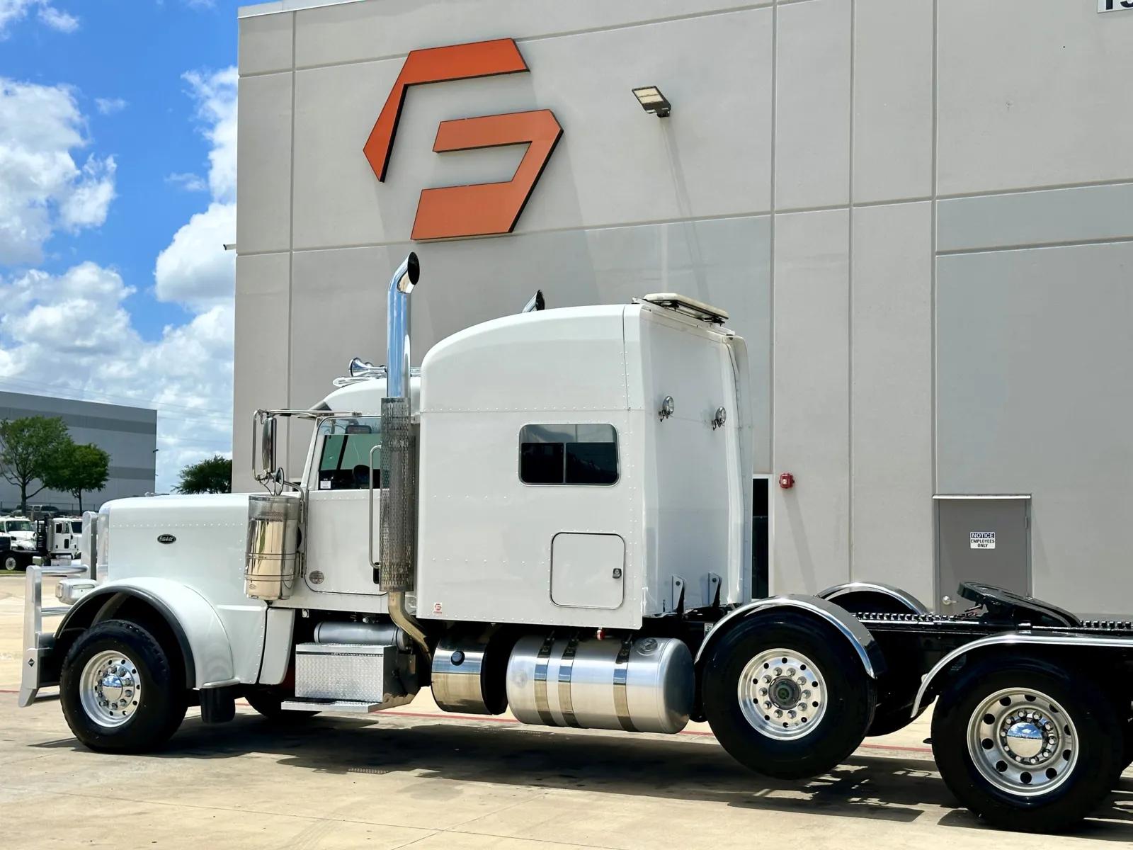 2019 Peterbilt 389 in Hutchins, TX — photo 8