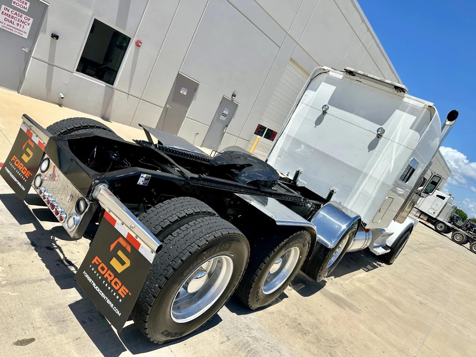 2019 Peterbilt 389 in Hutchins, TX — photo 11