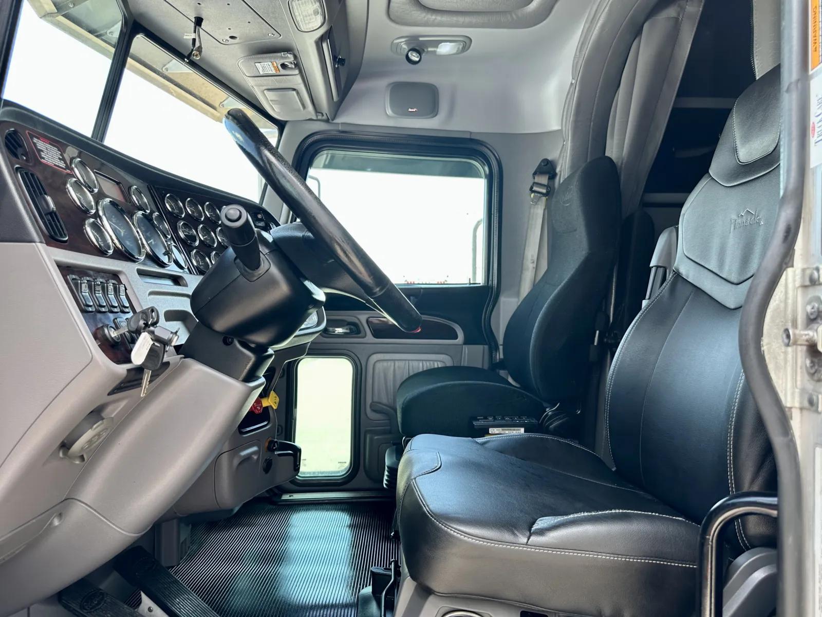 2019 Peterbilt 389 in Hutchins, TX — photo 14