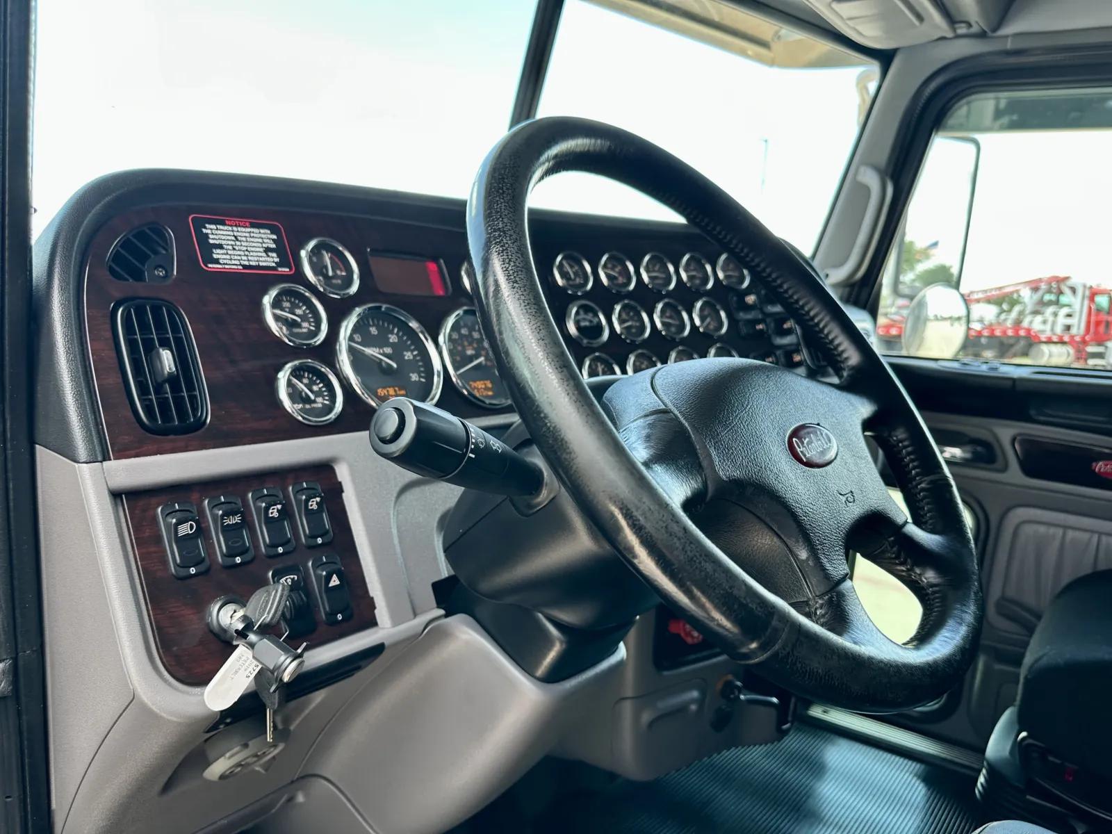 2019 Peterbilt 389 in Hutchins, TX — photo 15