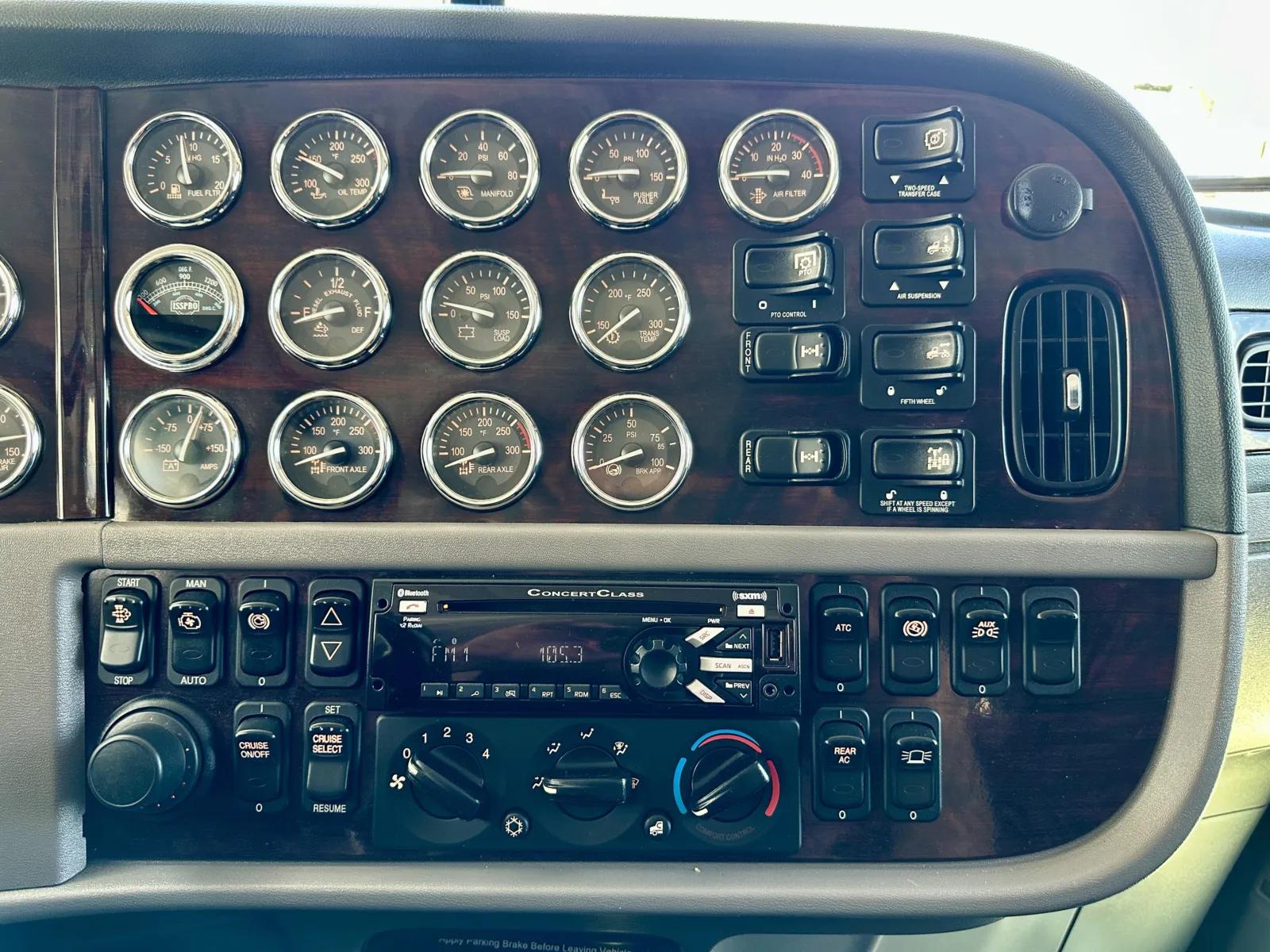 2019 Peterbilt 389 in Hutchins, TX — photo 17