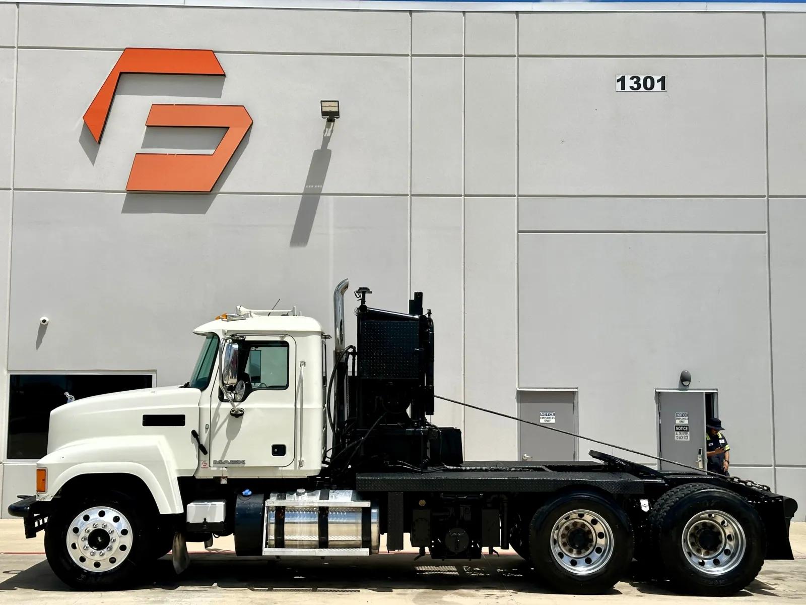 2015 Mack Pinnacle in Hutchins, TX — photo 4
