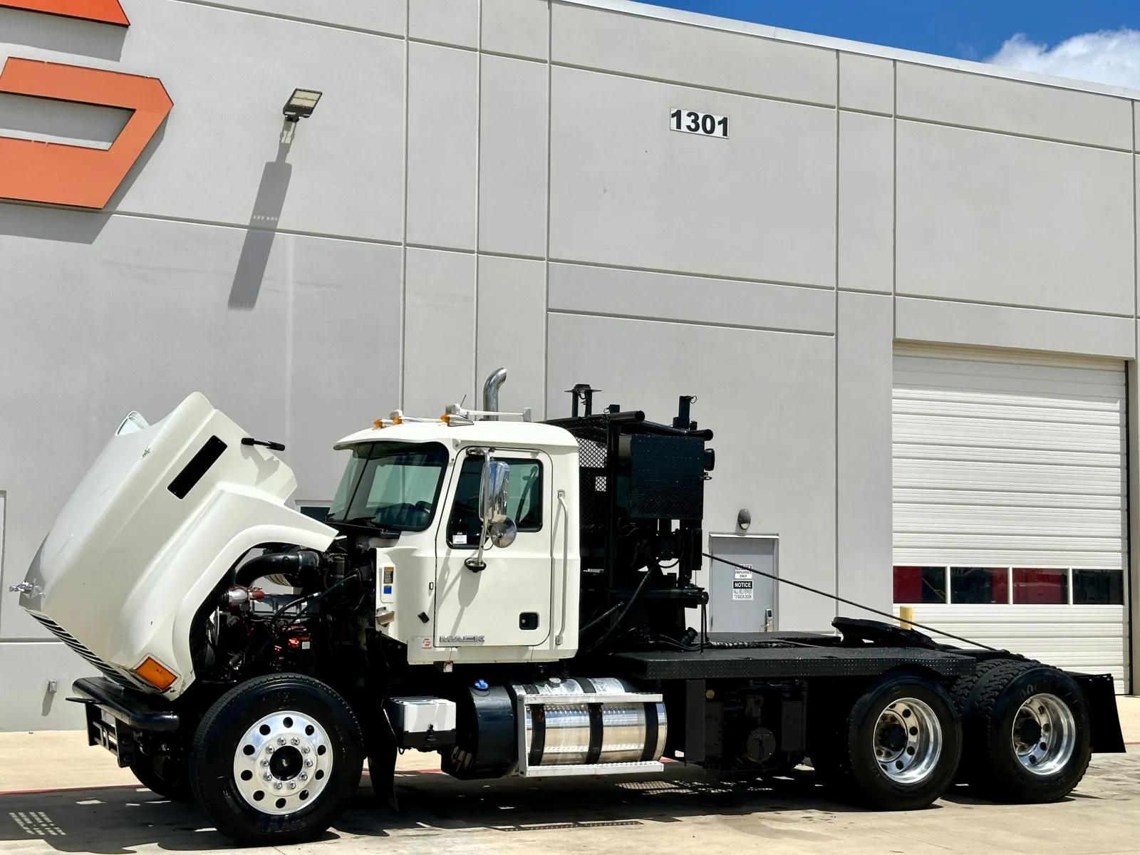 2015 Mack Pinnacle in Hutchins, TX — photo 8