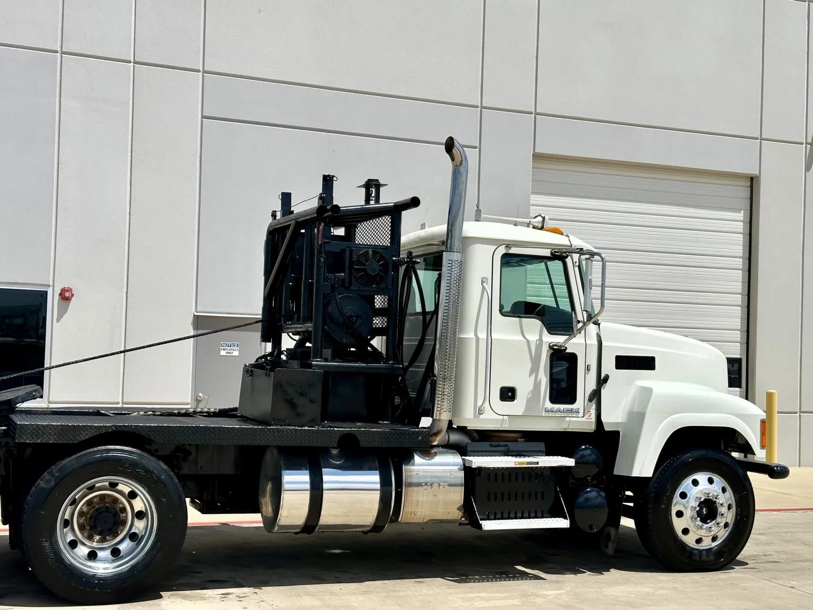 2015 Mack Pinnacle in Hutchins, TX — photo 9