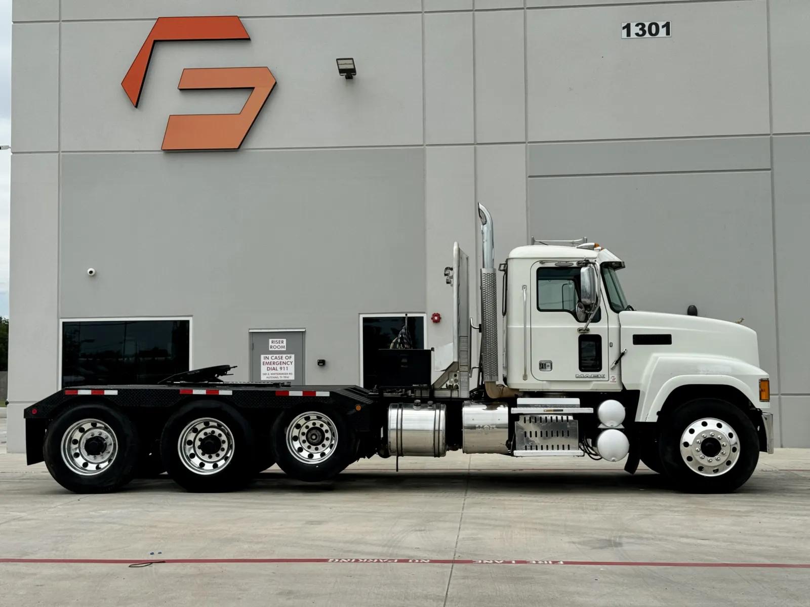 2015 Mack Pinnacle in Hutchins, TX — photo 3