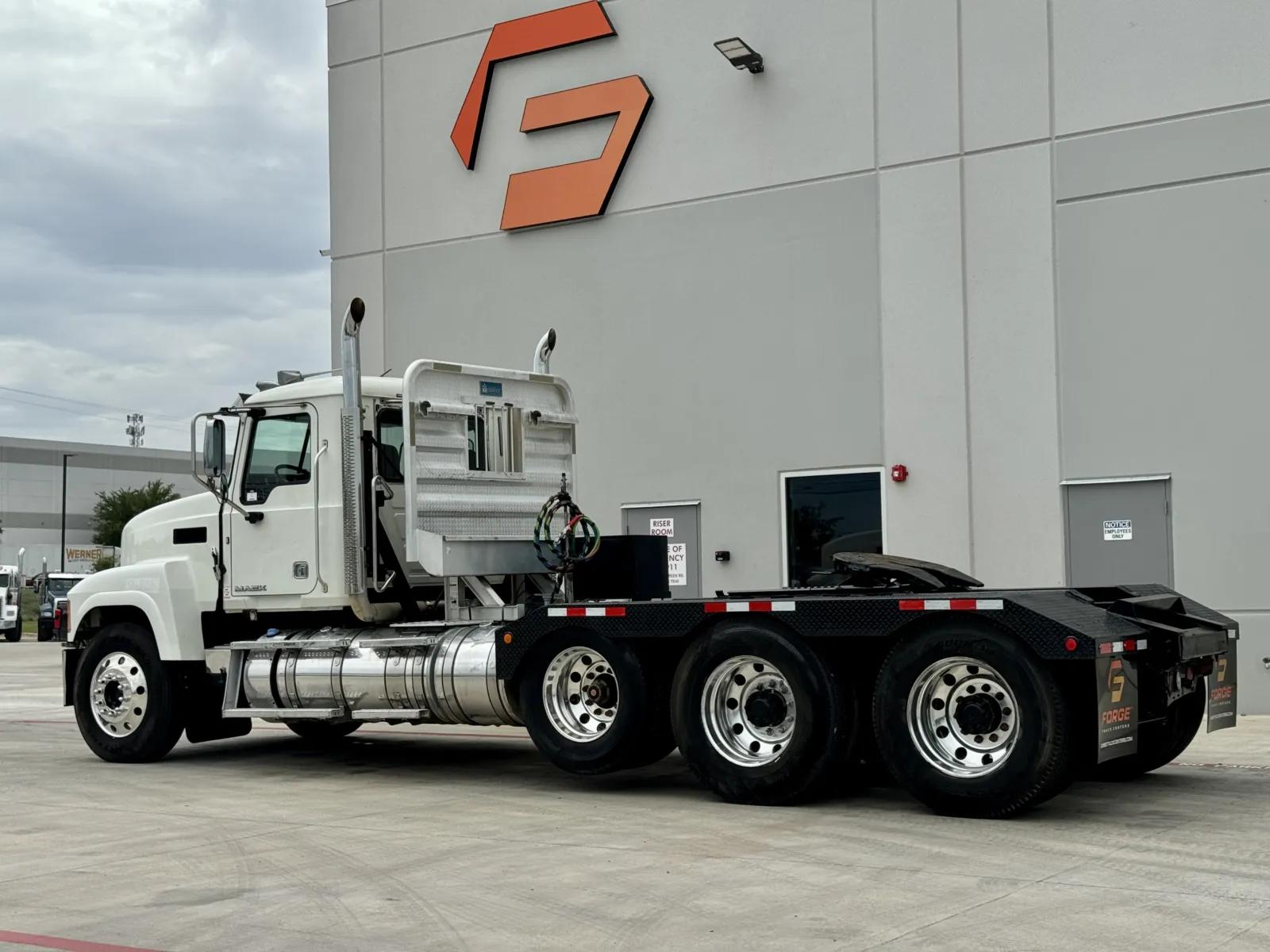 2015 Mack Pinnacle in Hutchins, TX — photo 6