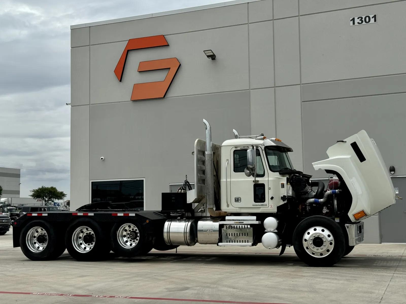 2015 Mack Pinnacle in Hutchins, TX — photo 9
