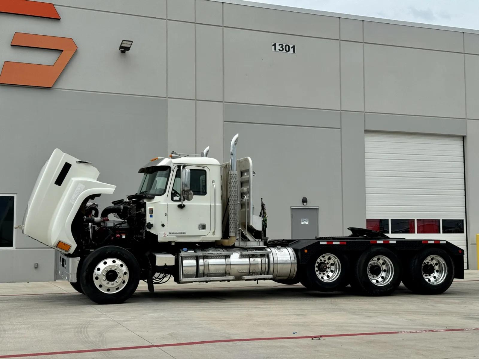 2015 Mack Pinnacle in Hutchins, TX — photo 10