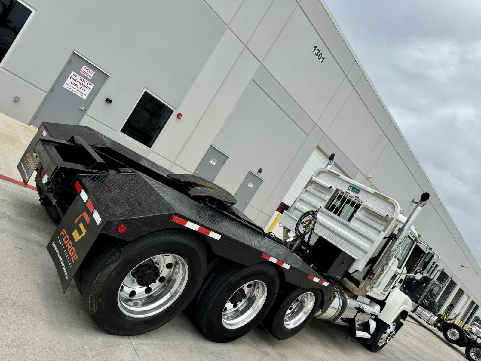 2015 Mack Pinnacle in Hutchins, TX — photo 11
