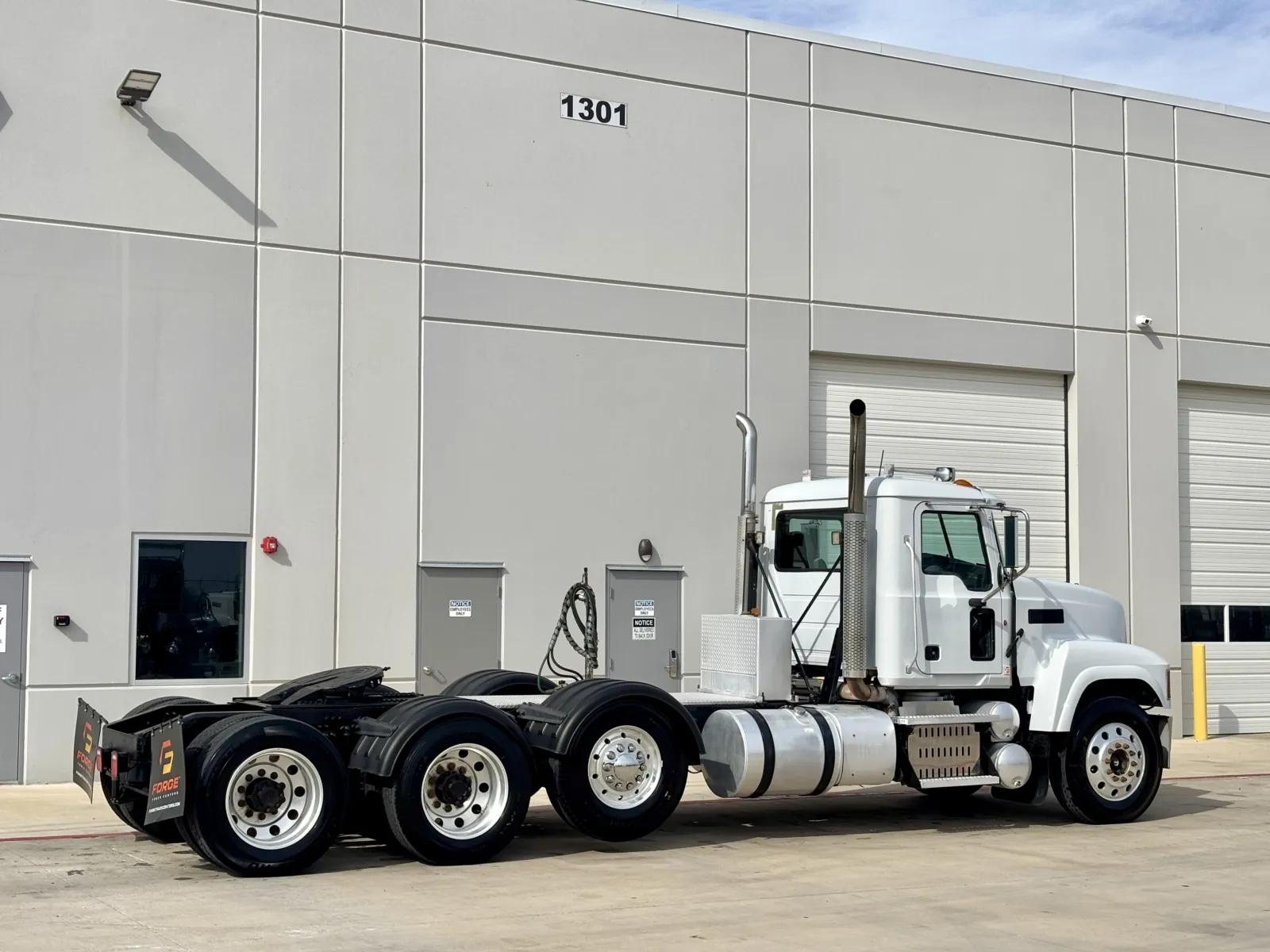 2012 Mack Pinnacle in Hutchins, TX — photo 5