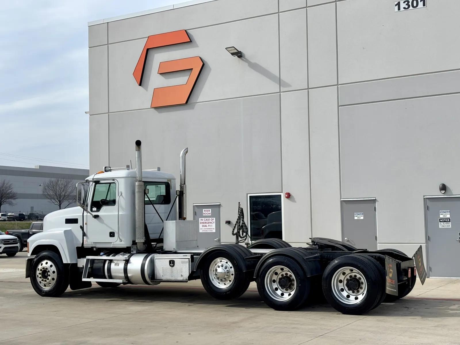 2012 Mack Pinnacle in Hutchins, TX — photo 6