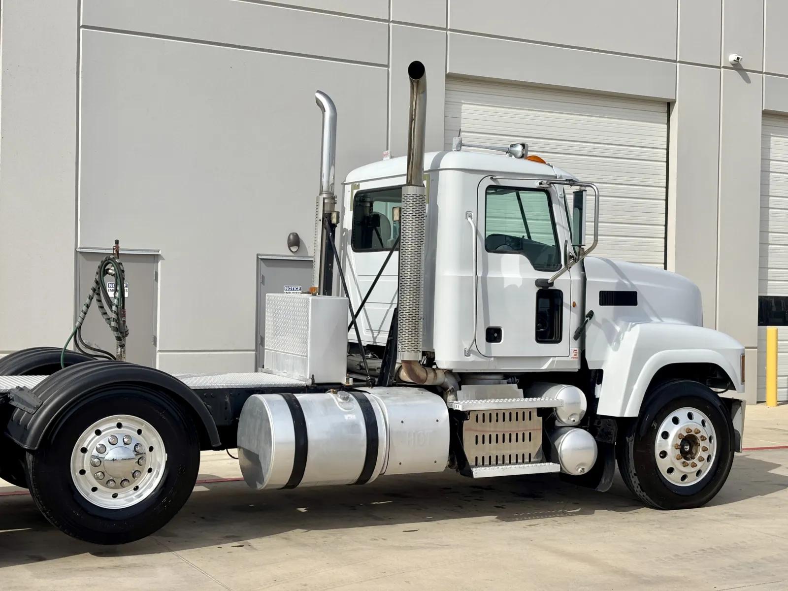 2012 Mack Pinnacle in Hutchins, TX — photo 7