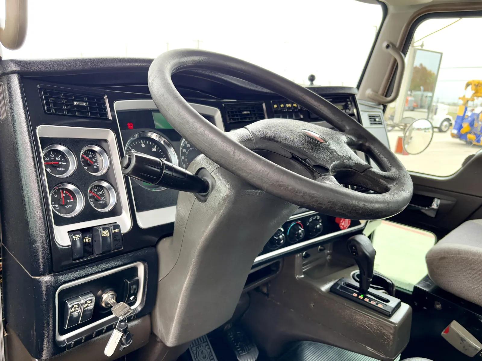 2013 Kenworth T800 in Hutchins, TX — photo 15