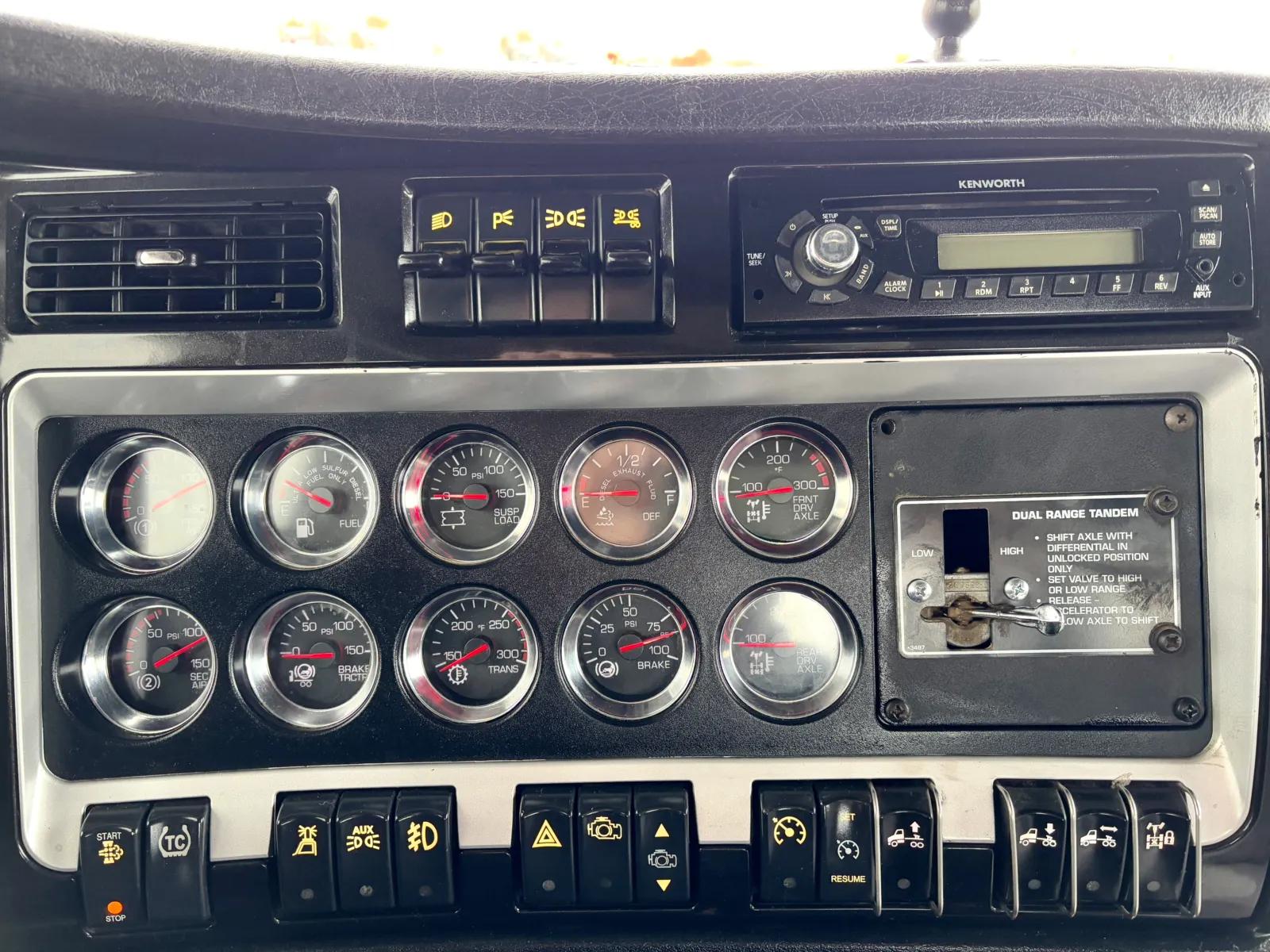 2013 Kenworth T800 in Hutchins, TX — photo 18