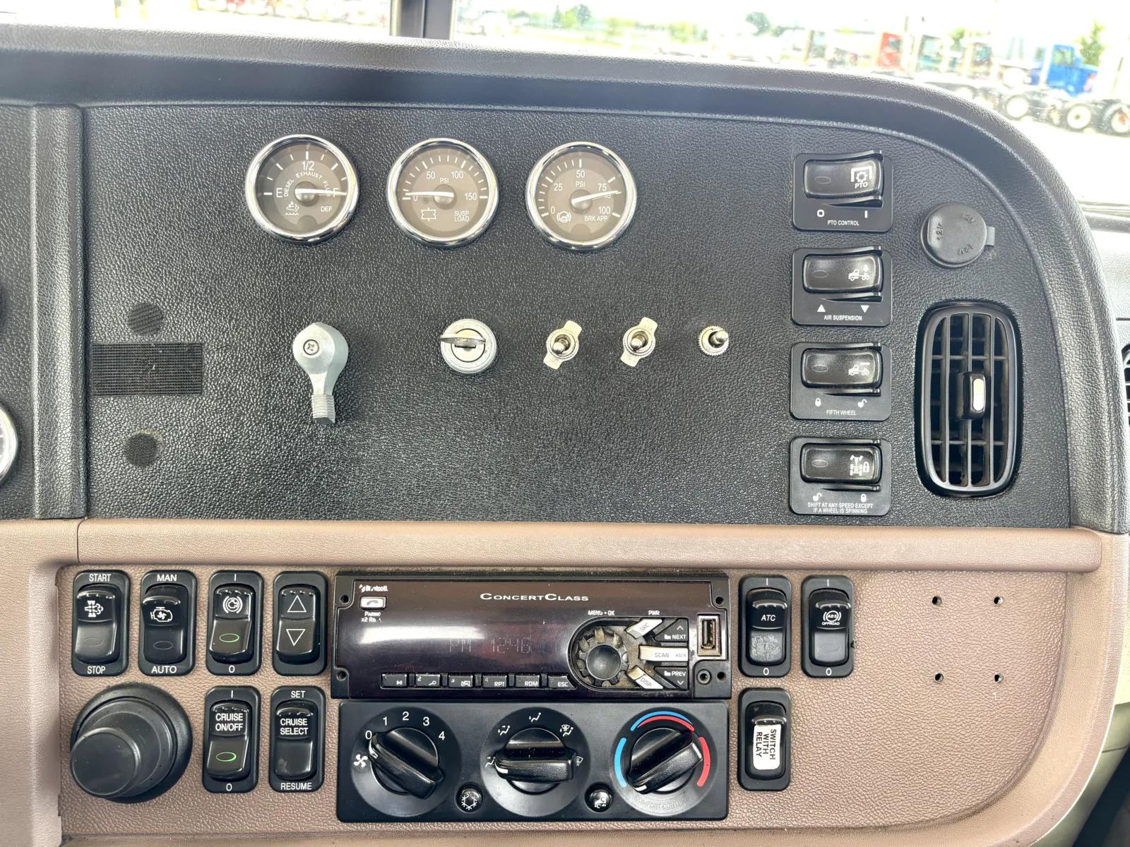 2018 Peterbilt 389 in Hutchins, TX — photo 18