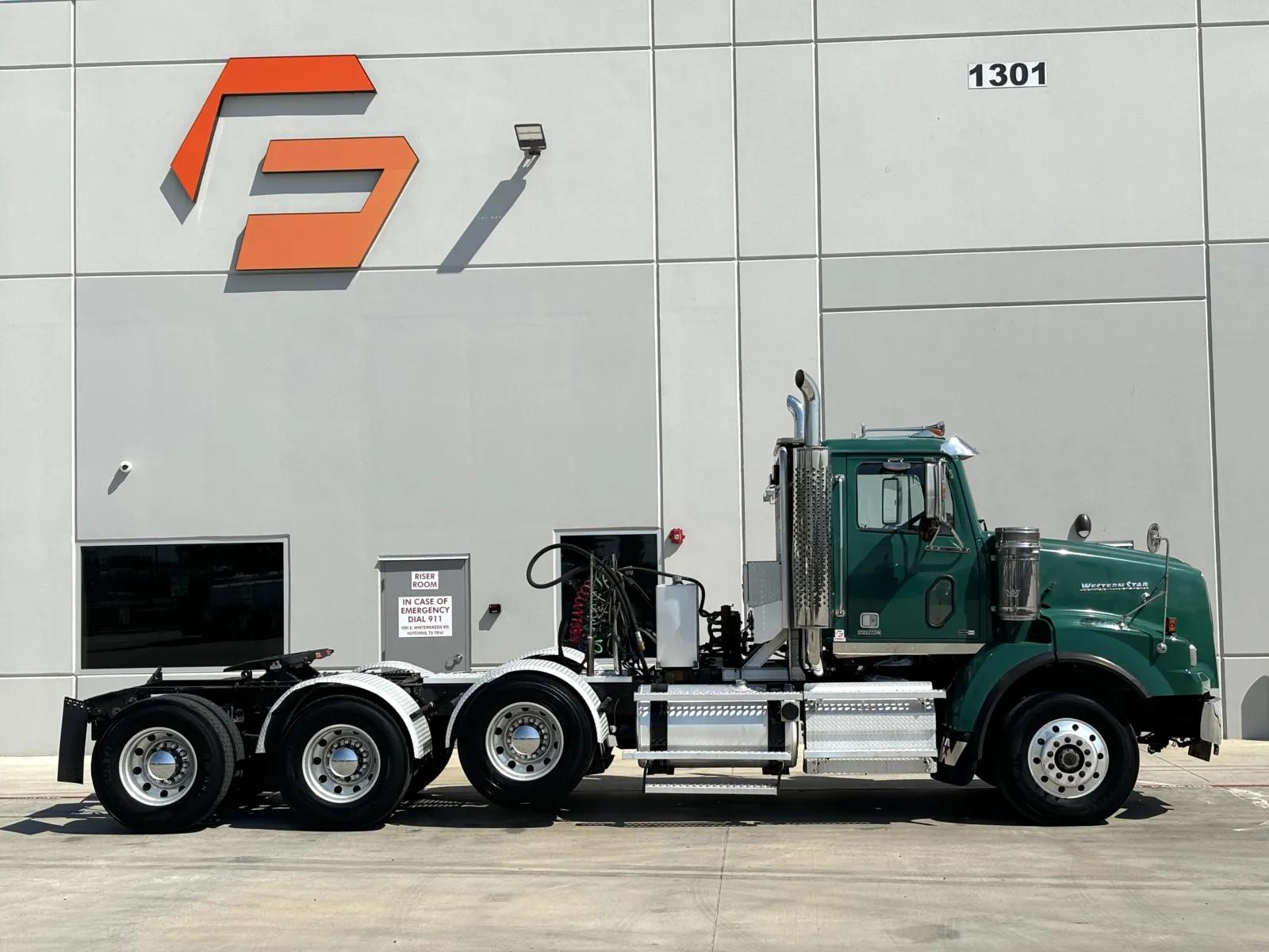 2015 Western Star 4900 in Hutchins, TX — photo 3