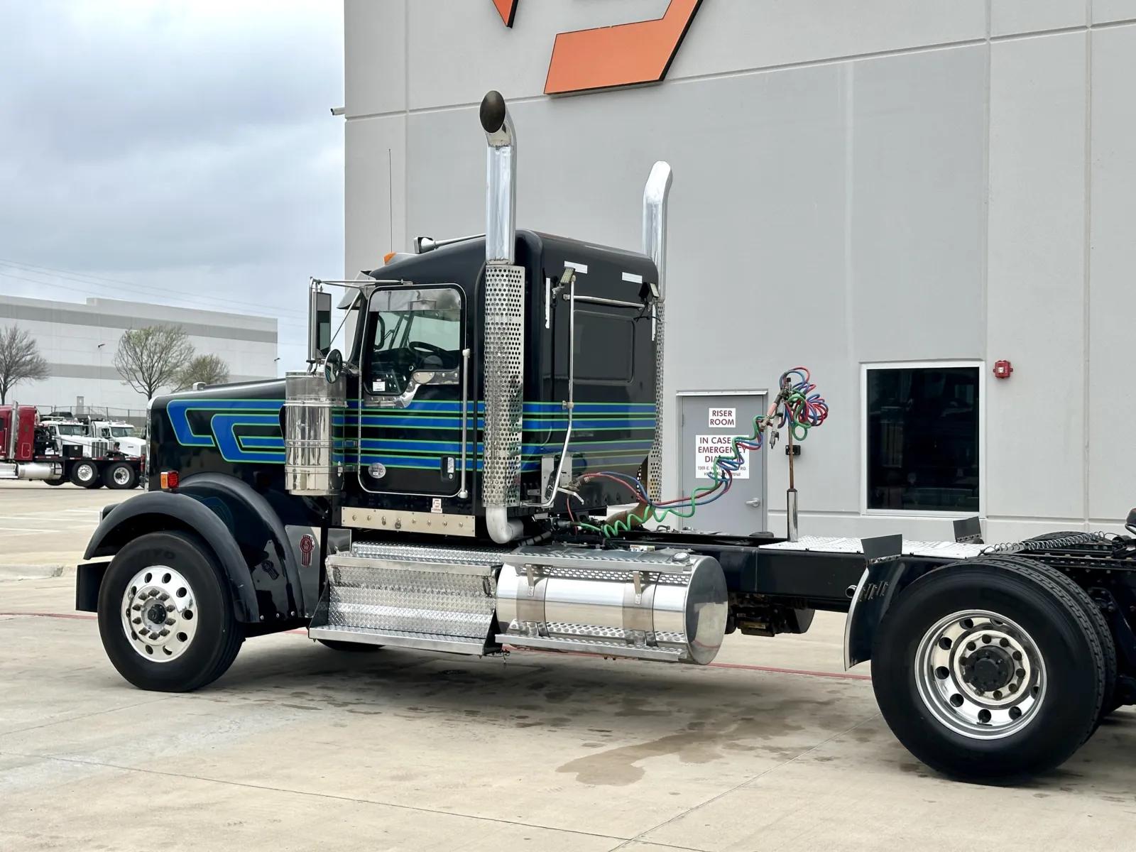 2020 Kenworth W900 in Hutchins, TX — photo 8