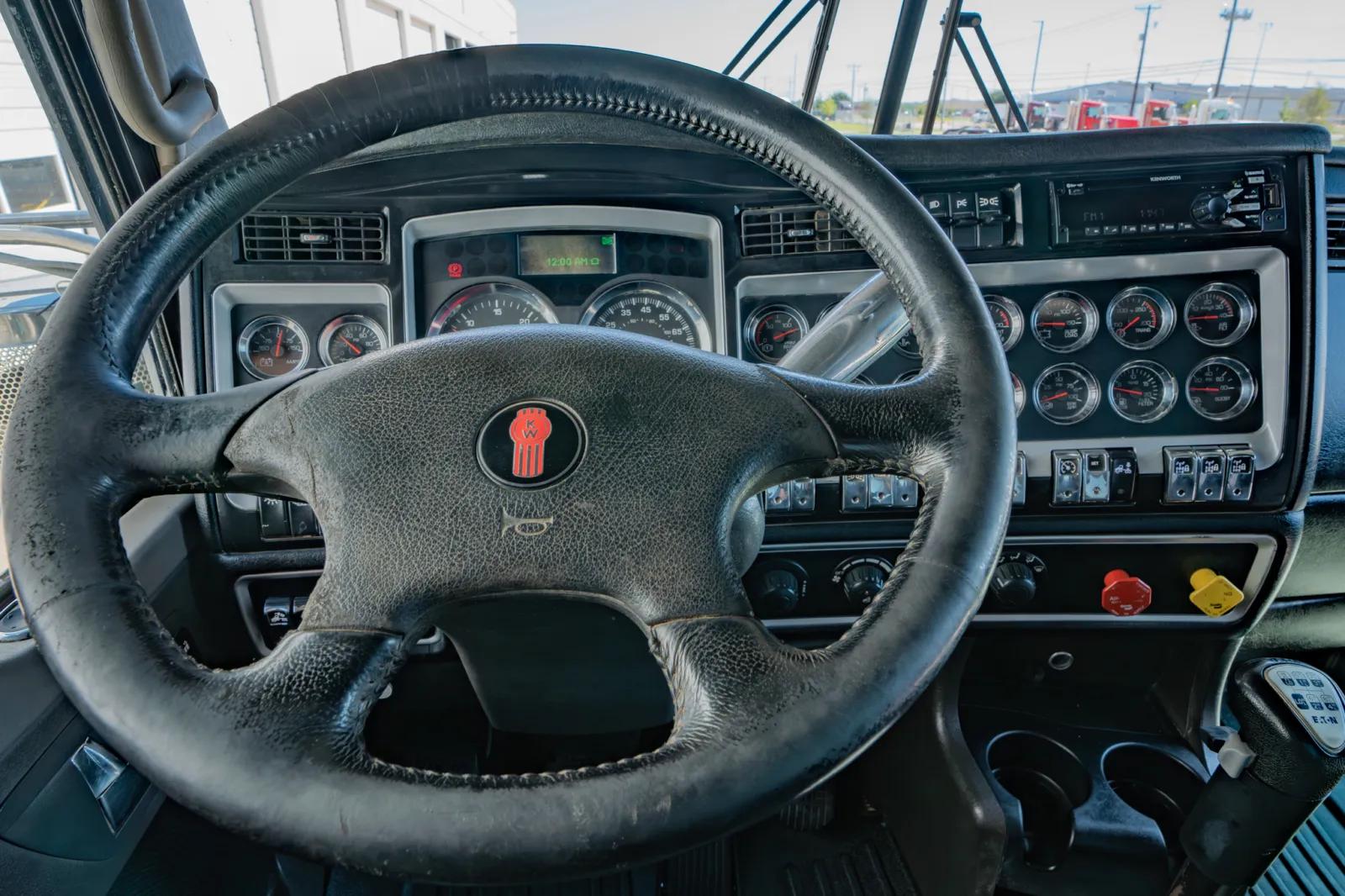 2020 Kenworth W900 in Hutchins, TX — photo 15