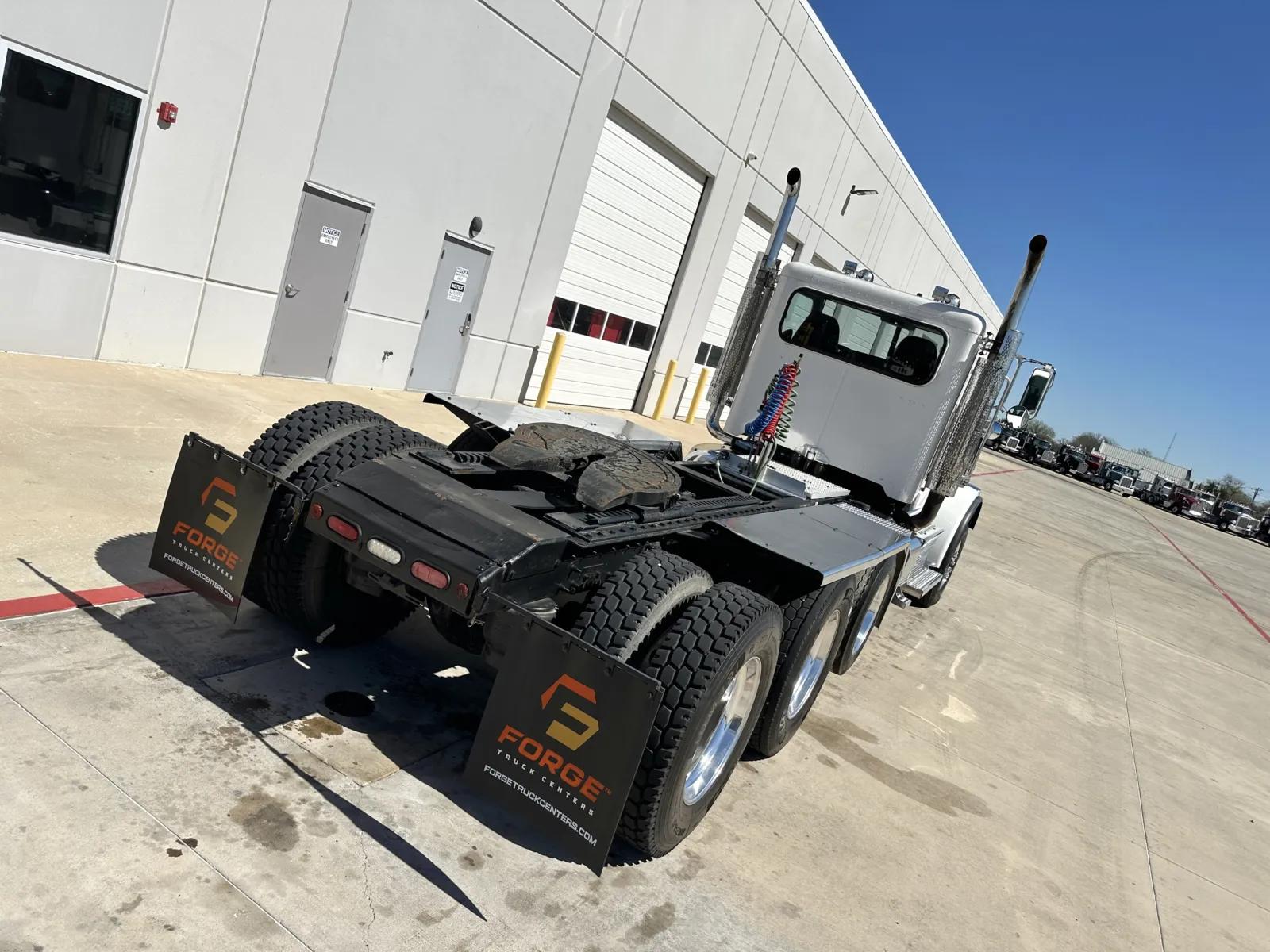 2019 Peterbilt 389 in Hutchins, TX — photo 11