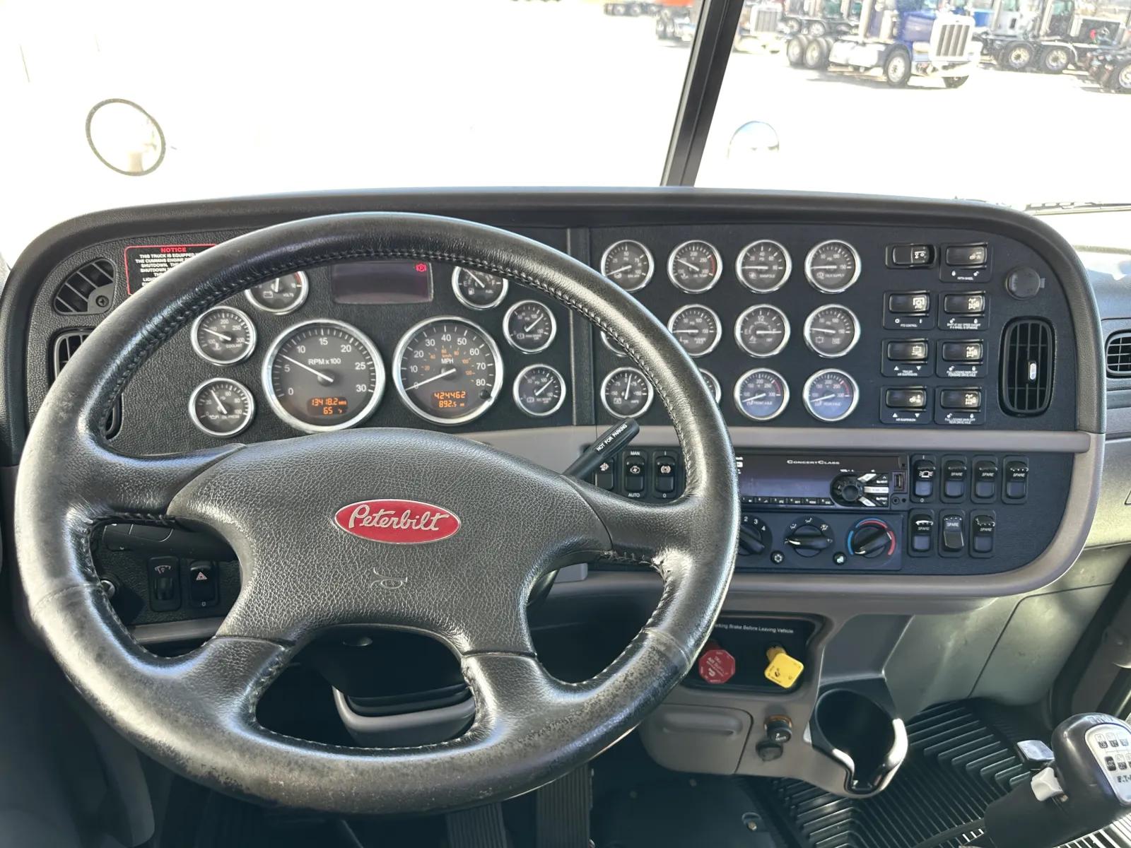 2019 Peterbilt 389 in Hutchins, TX — photo 16