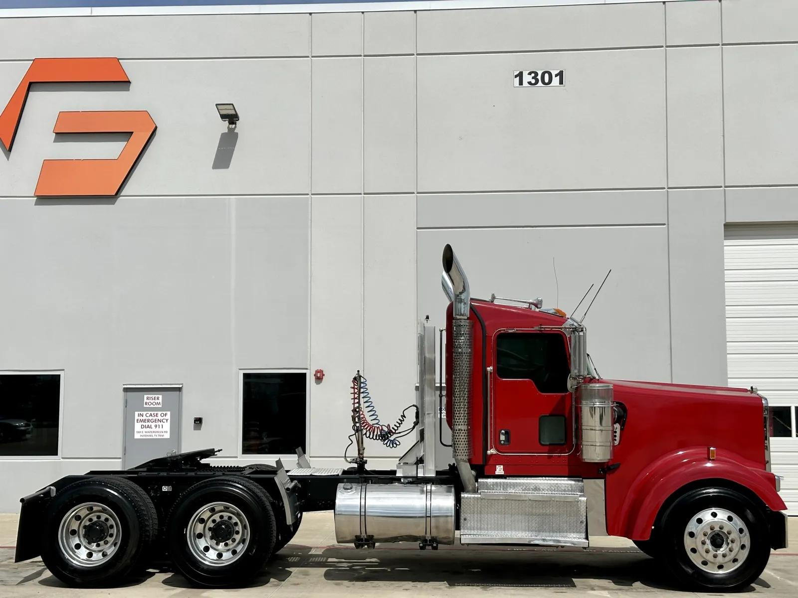 2014 Kenworth W900 in Hutchins, TX — photo 3