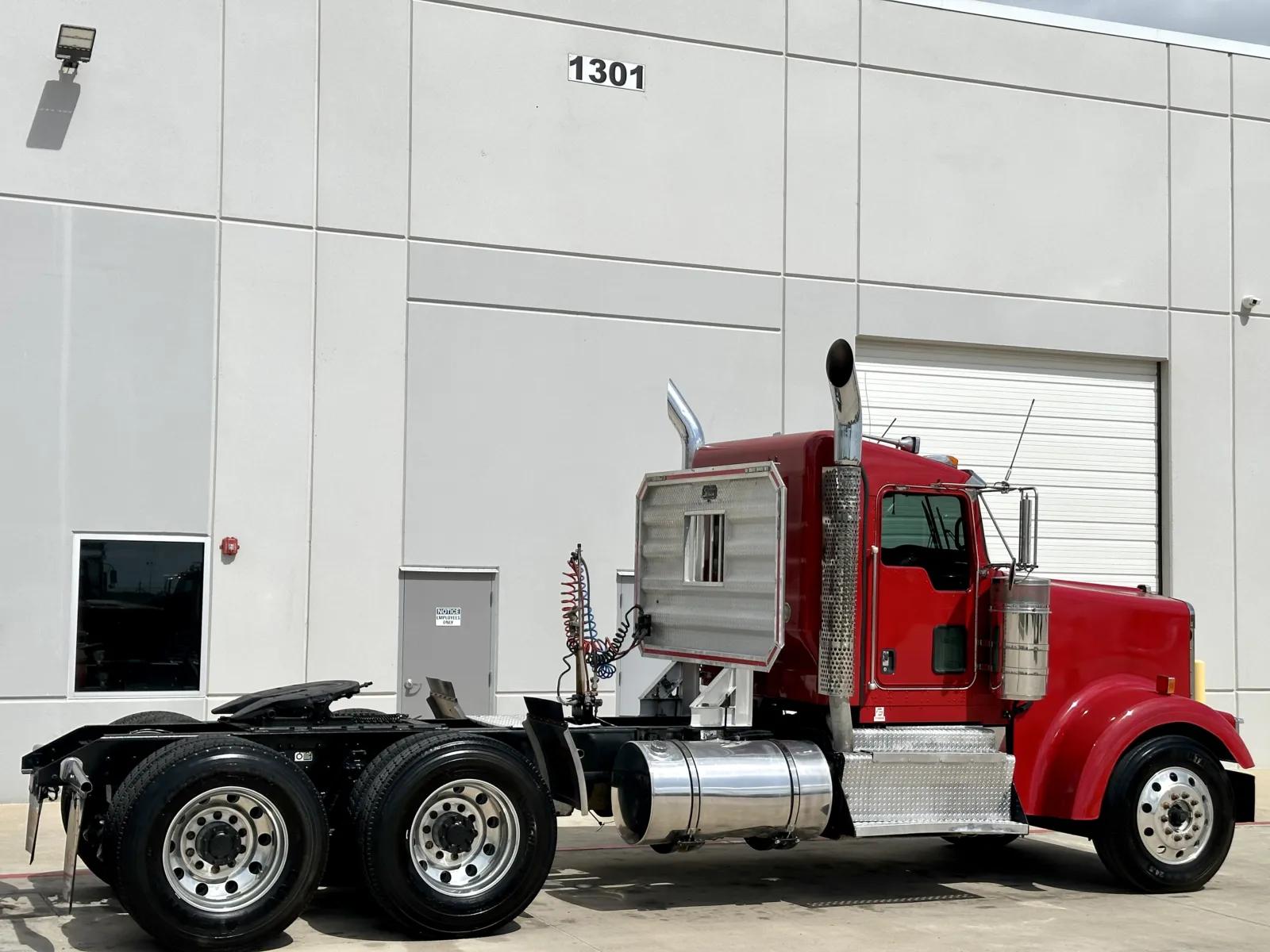 2014 Kenworth W900 in Hutchins, TX — photo 5