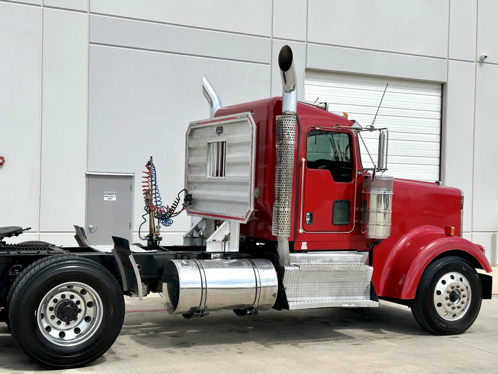 2014 Kenworth W900 in Hutchins, TX — photo 7