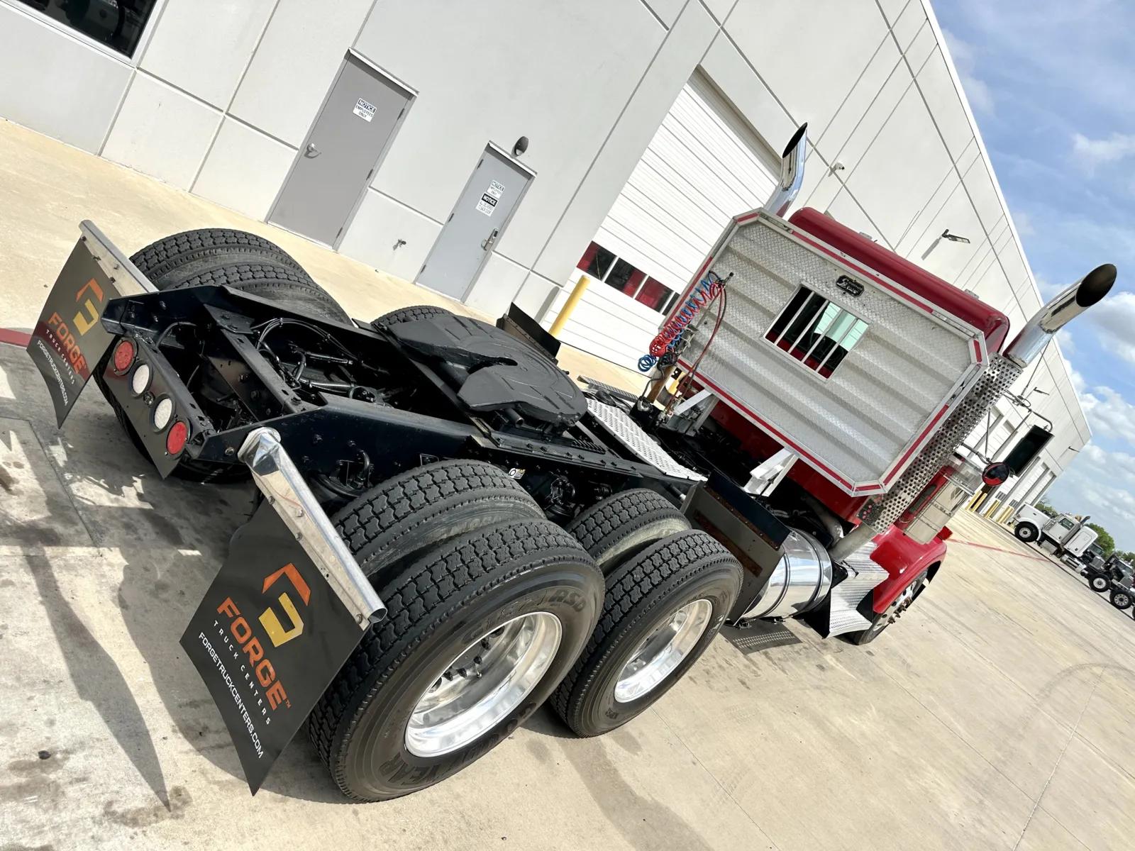 2014 Kenworth W900 in Hutchins, TX — photo 11