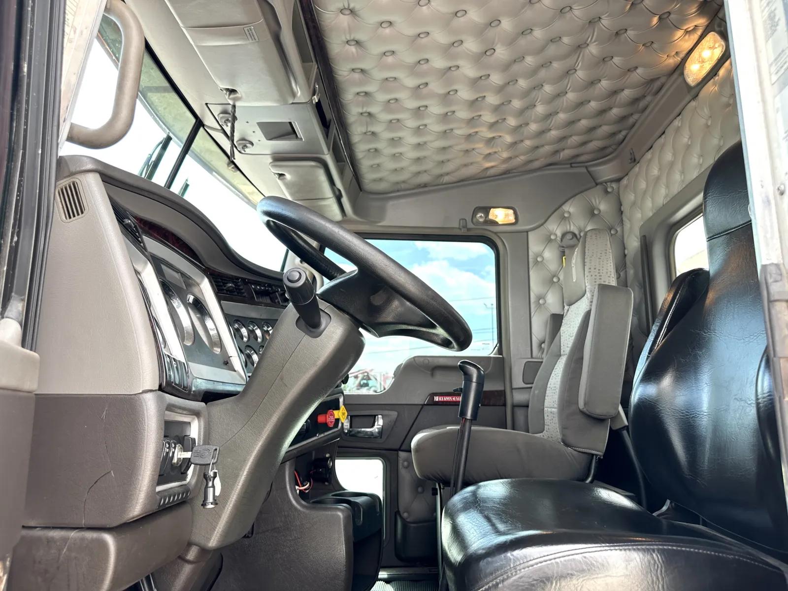 2014 Kenworth W900 in Hutchins, TX — photo 14