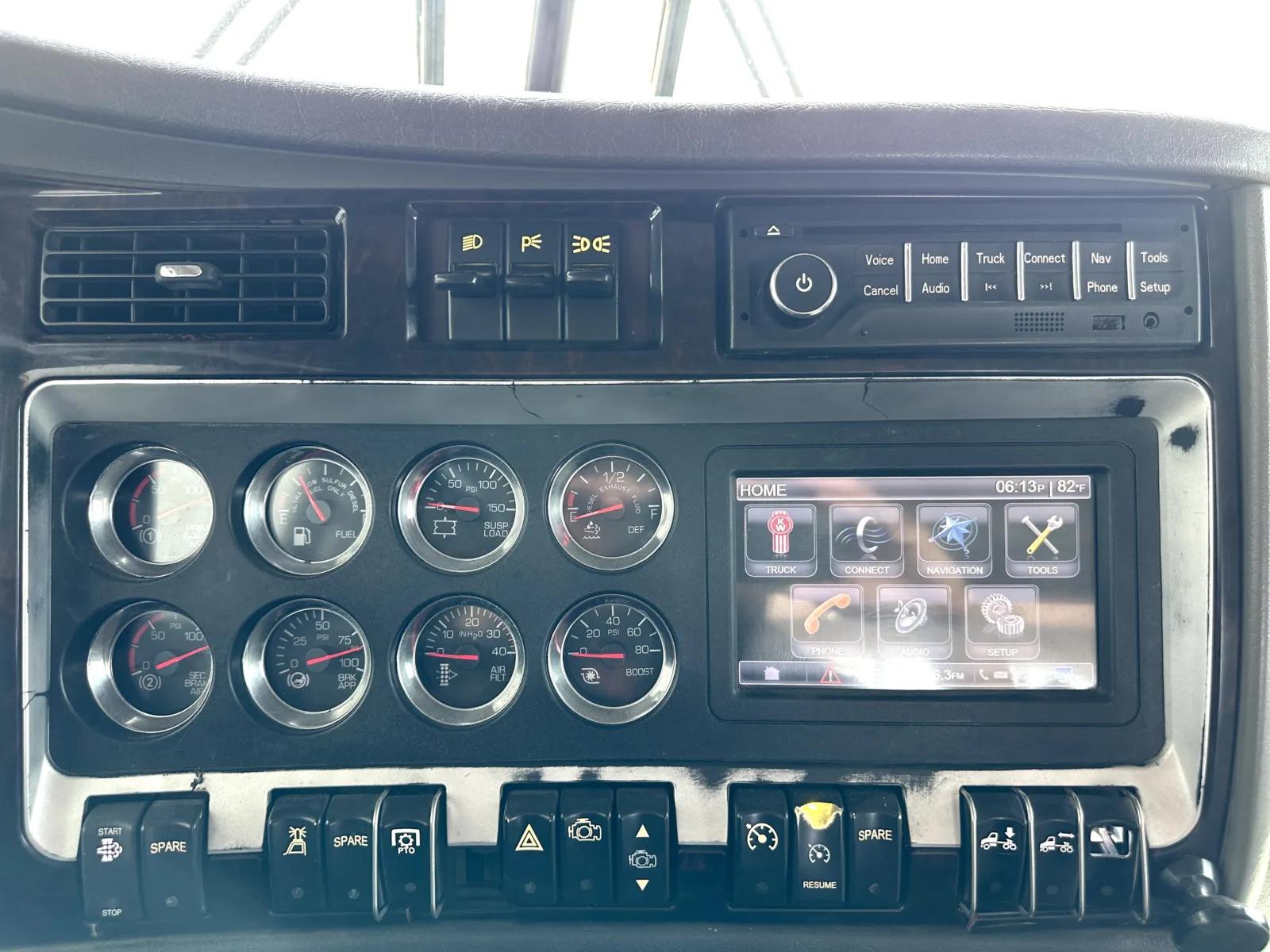 2014 Kenworth W900 in Hutchins, TX — photo 17