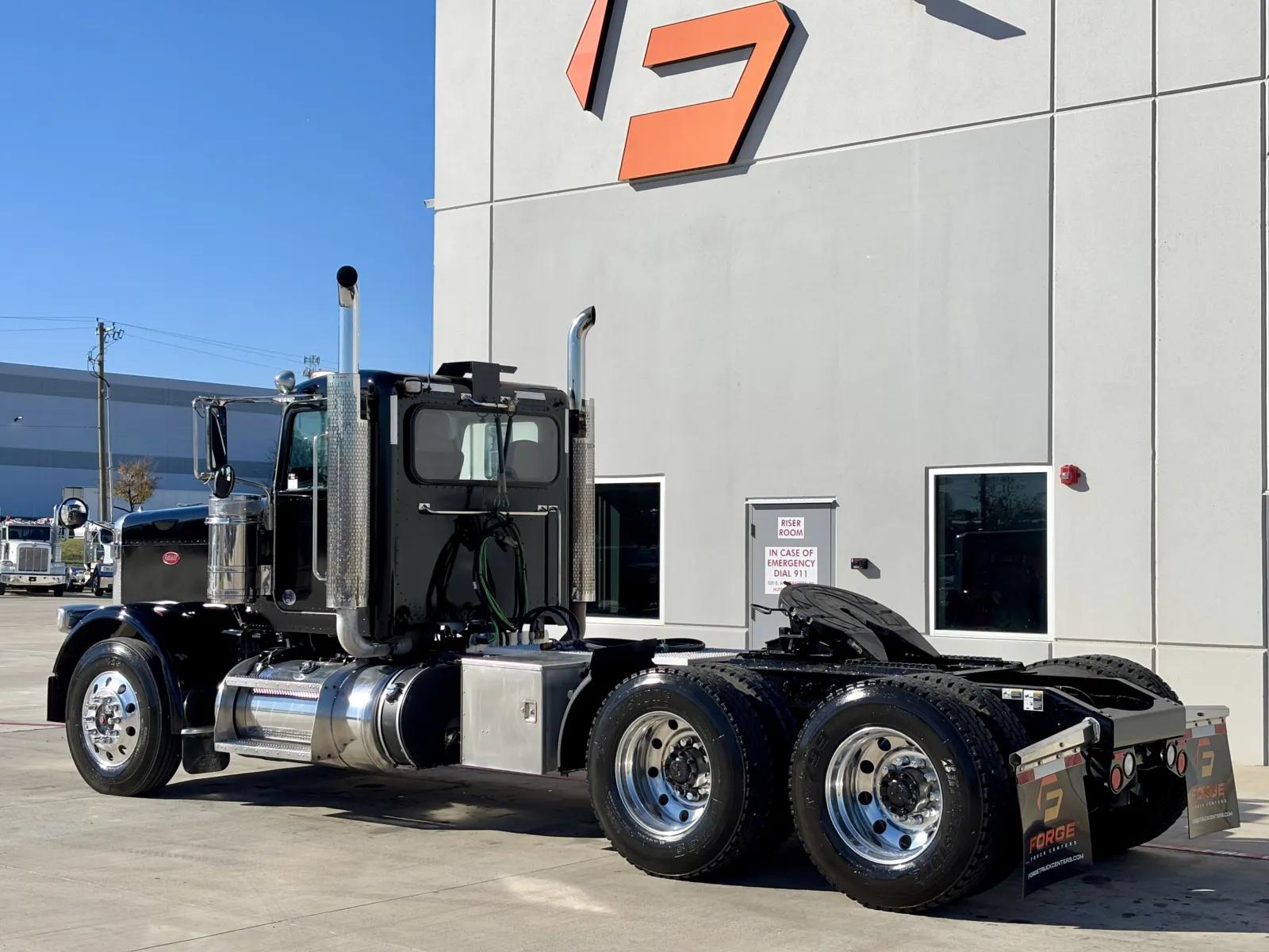 2018 Peterbilt 389 in Hutchins, TX — photo 6