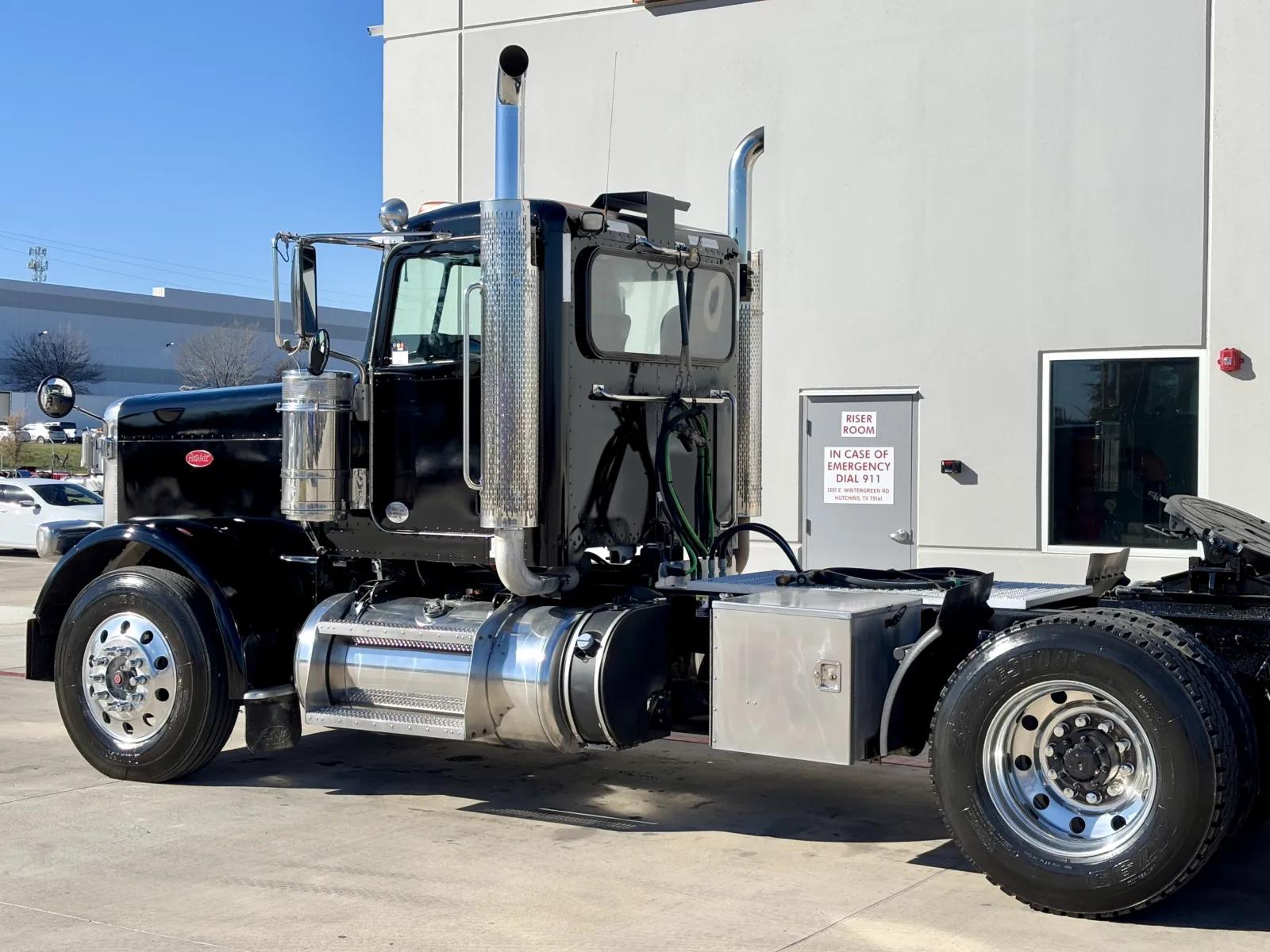 2018 Peterbilt 389 in Hutchins, TX — photo 8