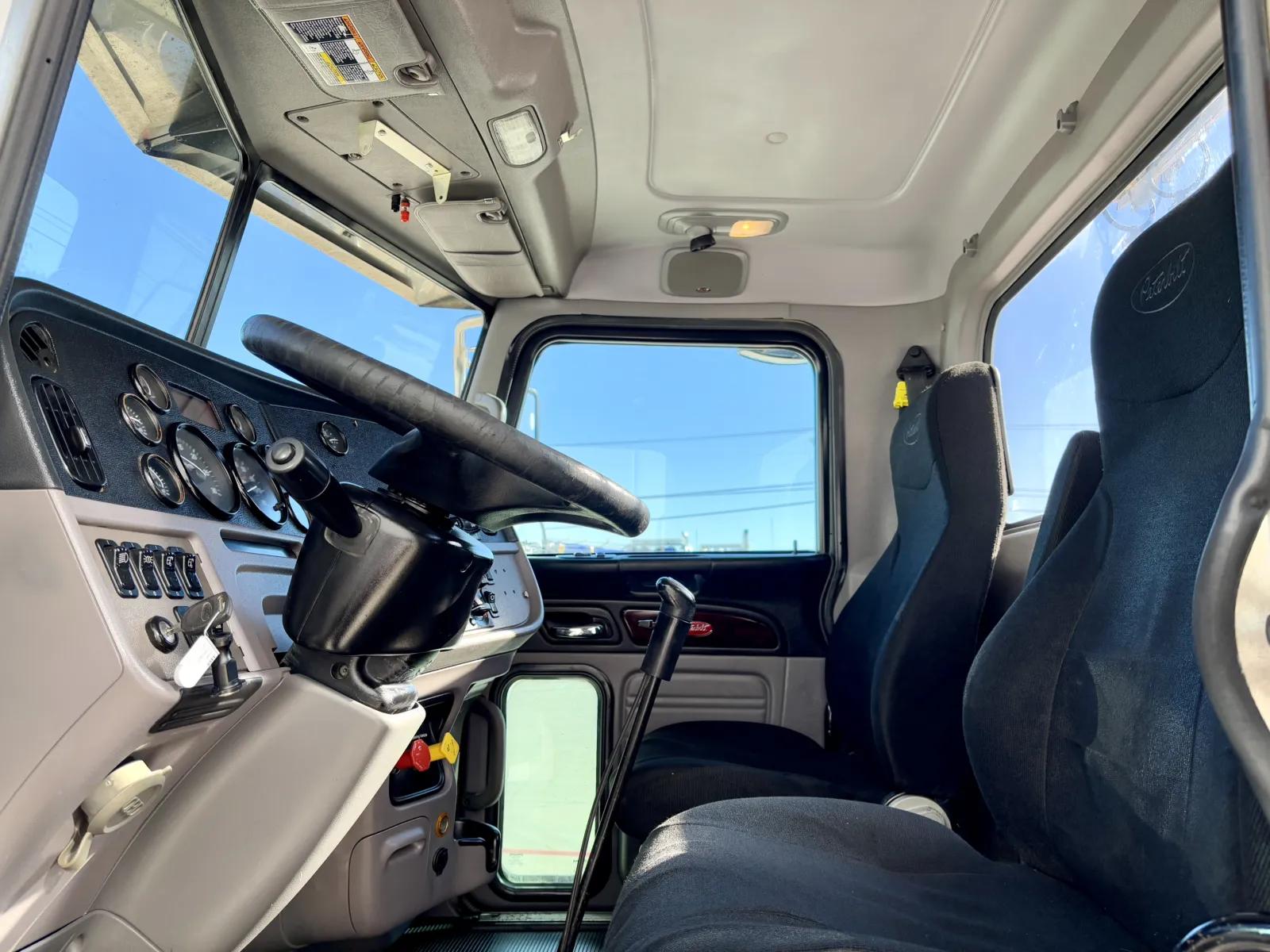 2018 Peterbilt 389 in Hutchins, TX — photo 14
