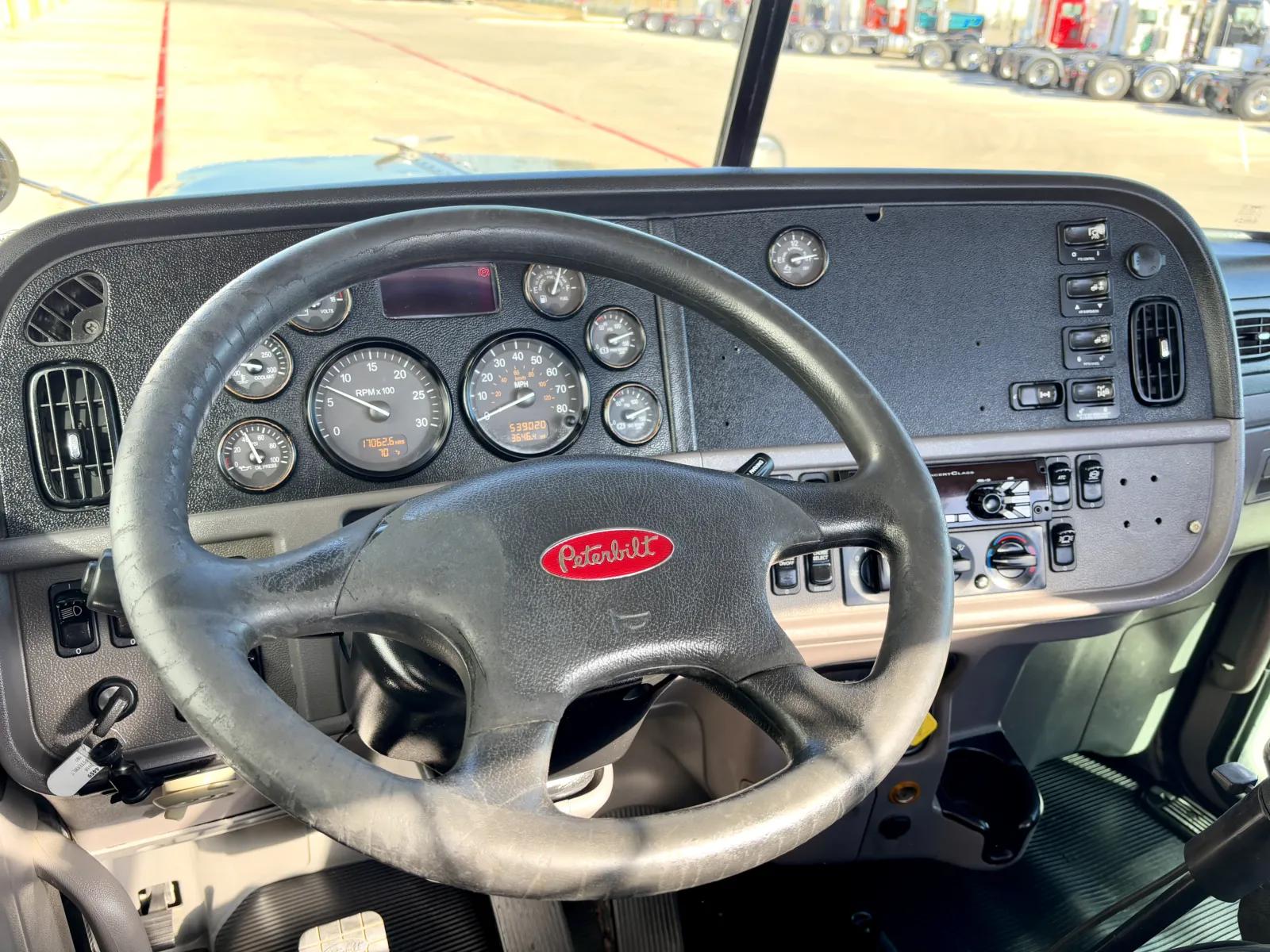 2018 Peterbilt 389 in Hutchins, TX — photo 16