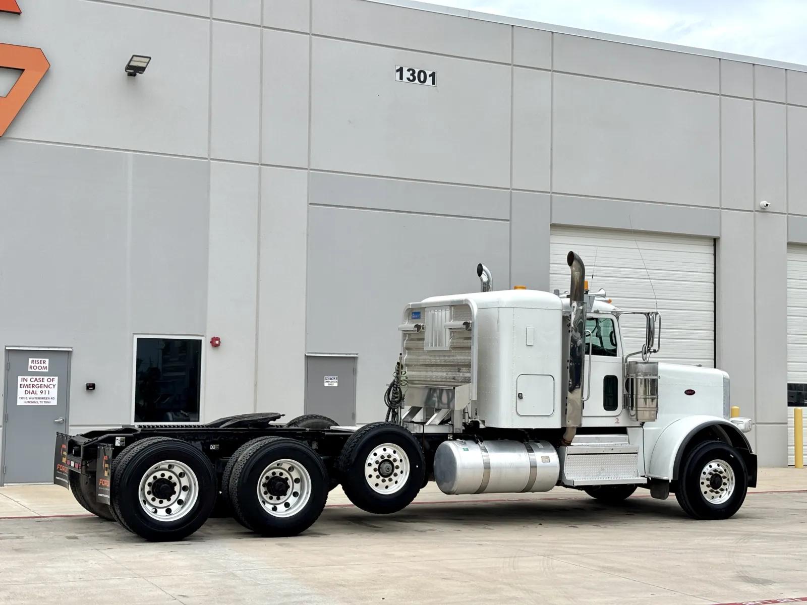 2021 Peterbilt 389 in Hutchins, TX — photo 5