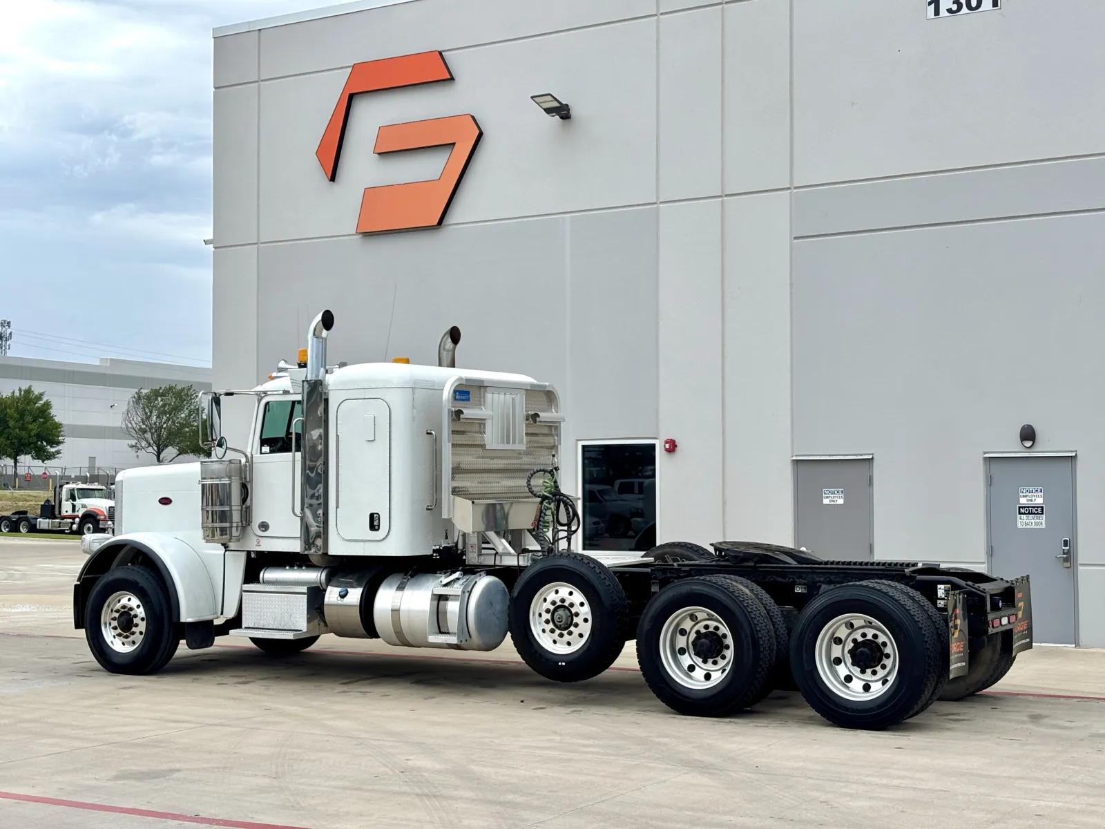 2021 Peterbilt 389 in Hutchins, TX — photo 6